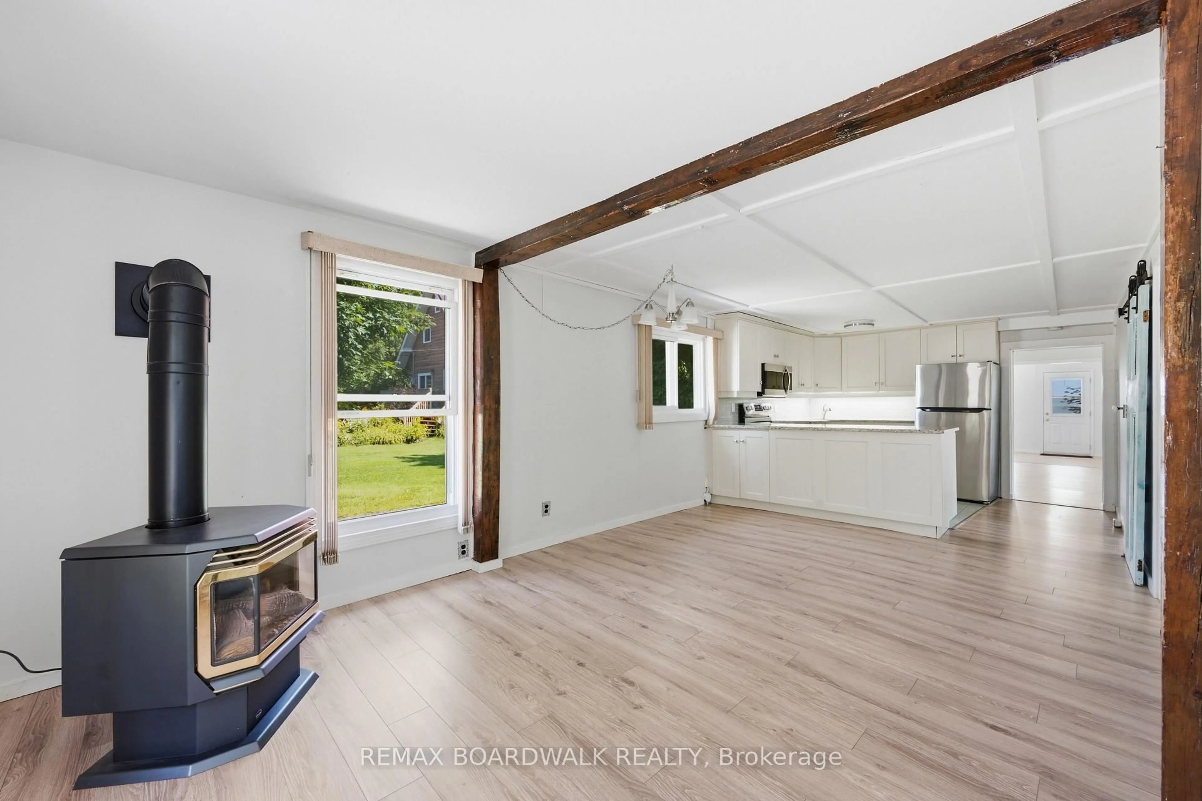 Open concept kitchen, wood/laminate floor for 264 Birch Ave, Carleton Place Ontario K7C 0C4