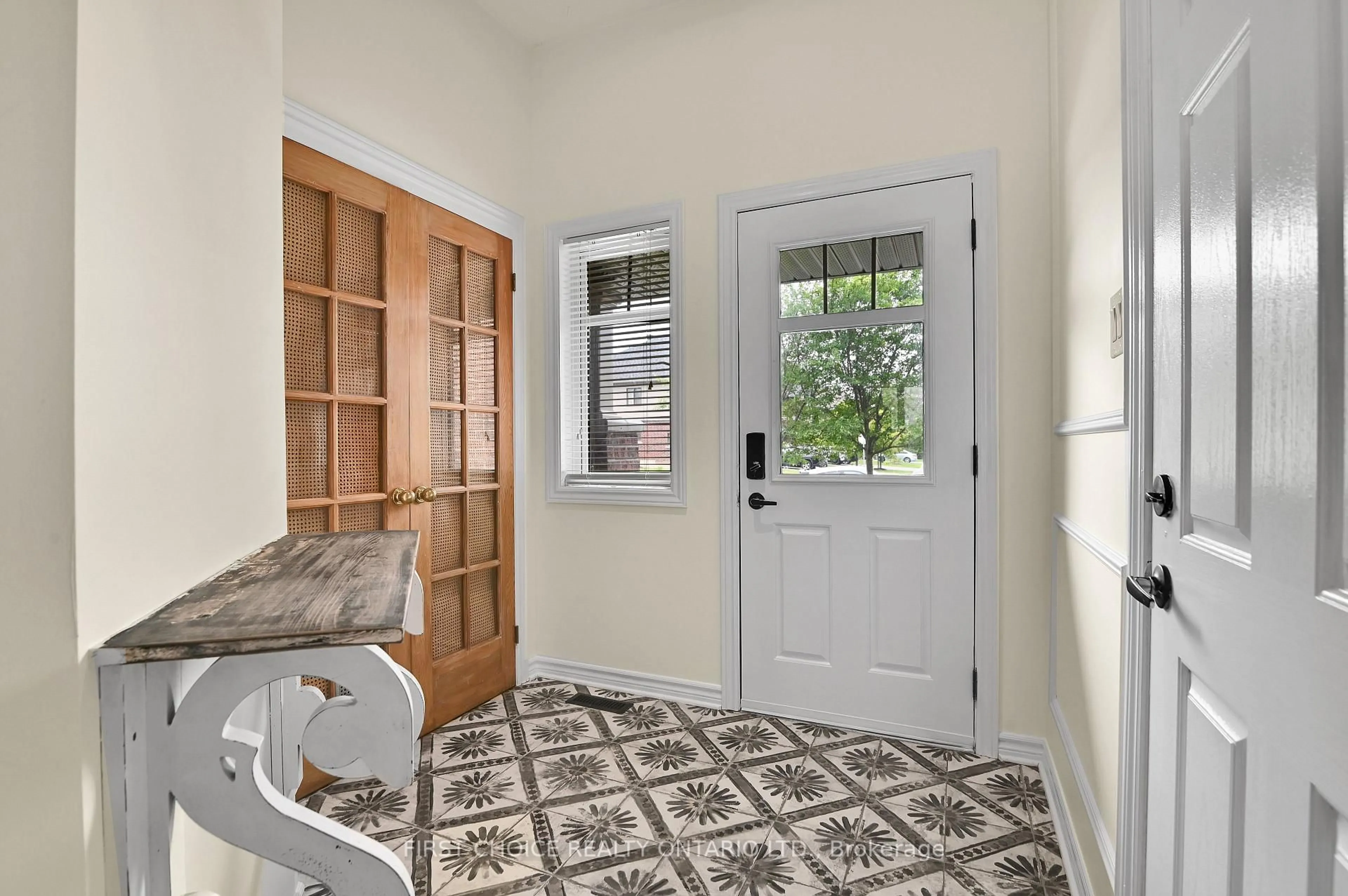 Indoor entryway for 358 Gerry Lalonde Dr, Ottawa Ontario K4A 0Y3
