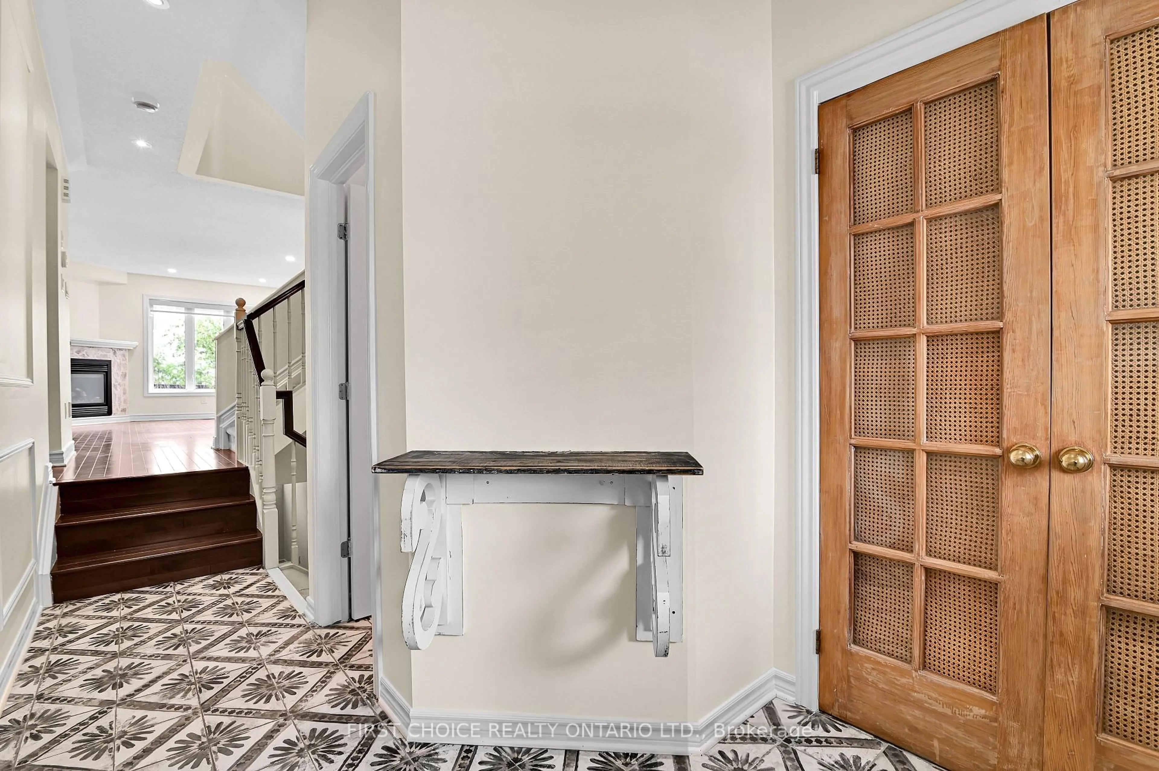 Indoor entryway for 358 Gerry Lalonde Dr, Ottawa Ontario K4A 0Y3