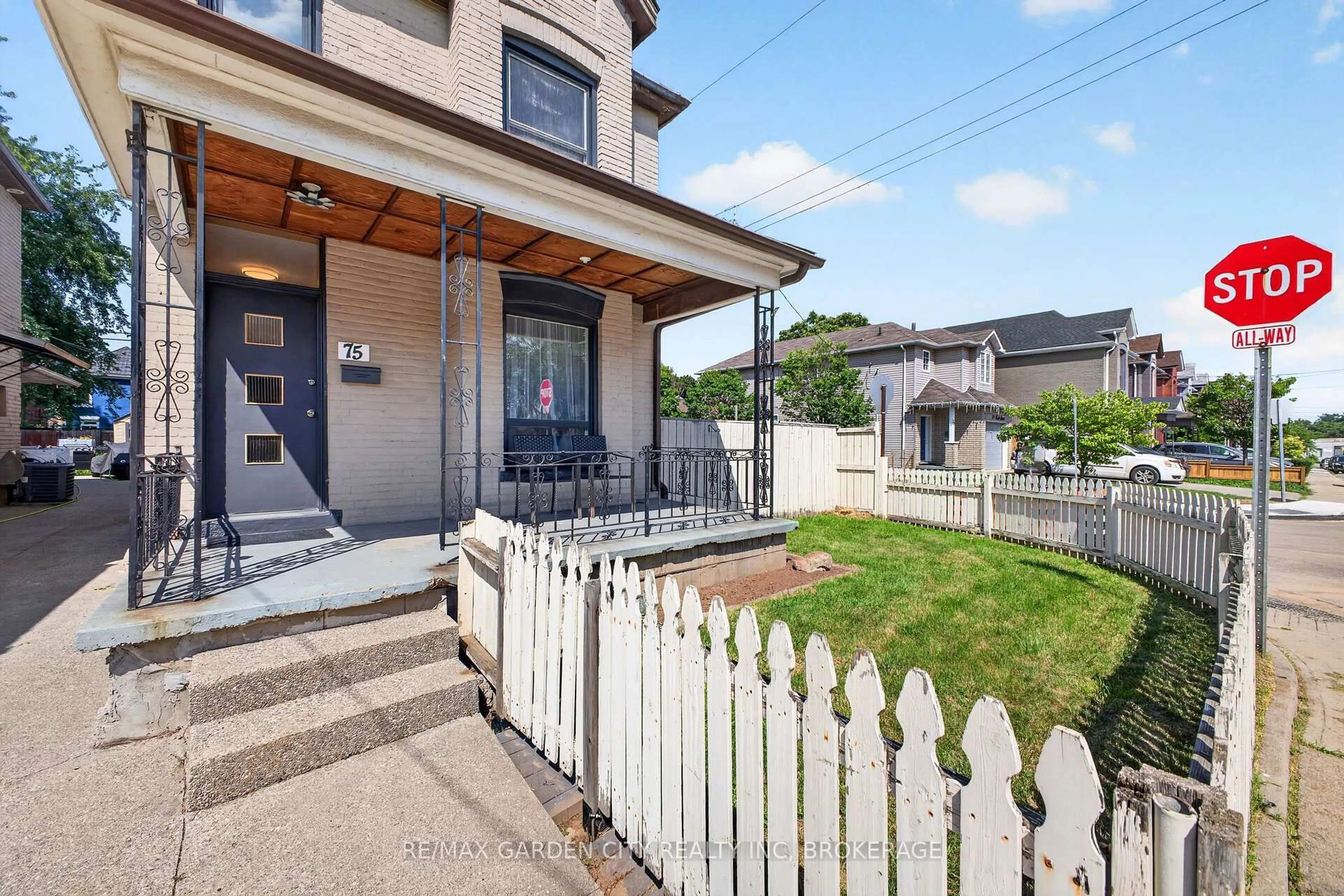 Patio, street for 75 Keith St, Hamilton Ontario L8L 3S2