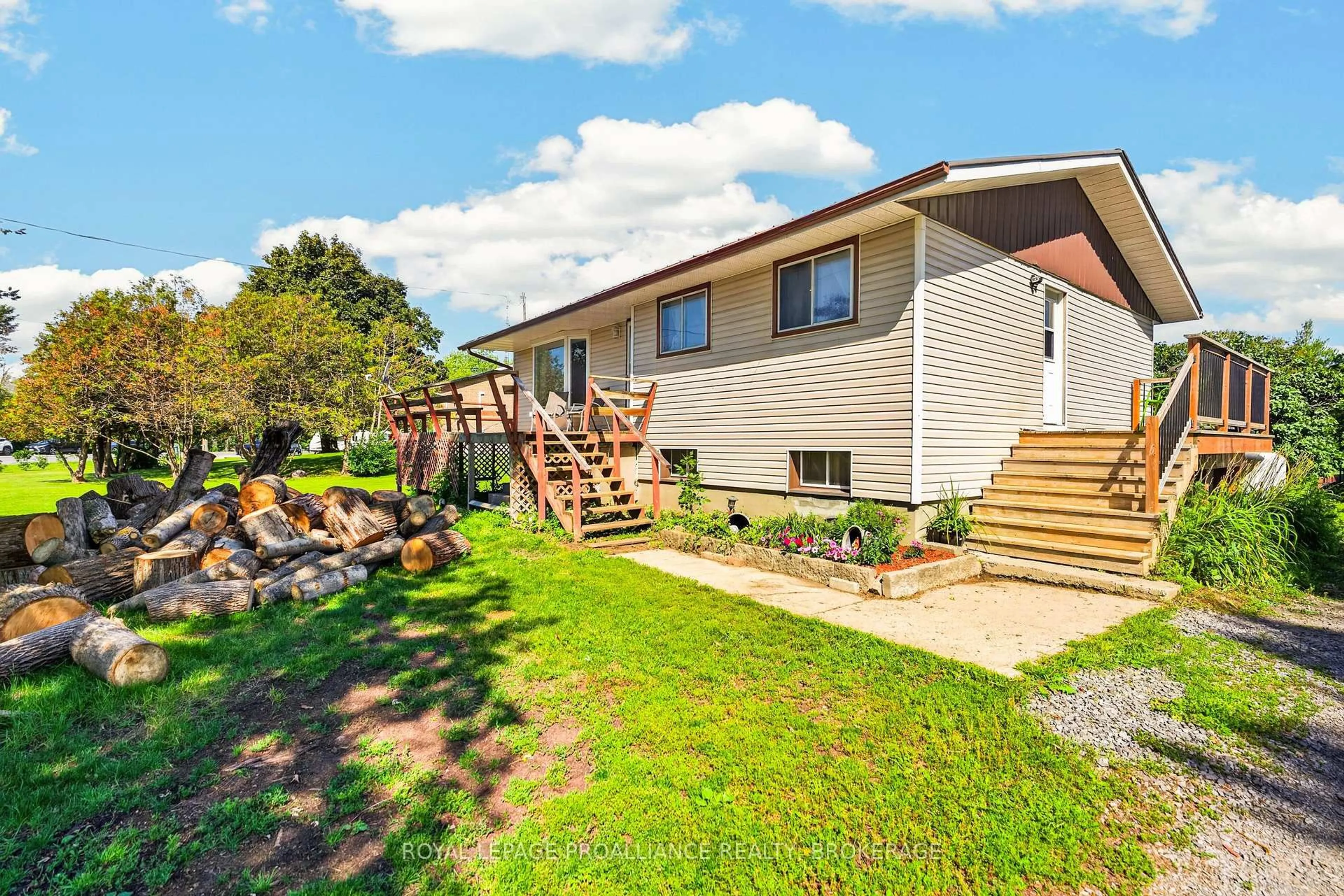 A pic from outside/outdoor area/front of a property/back of a property/a pic from drone, unknown for 3670 Smith Rd, Kingston Ontario K7P 2Y7