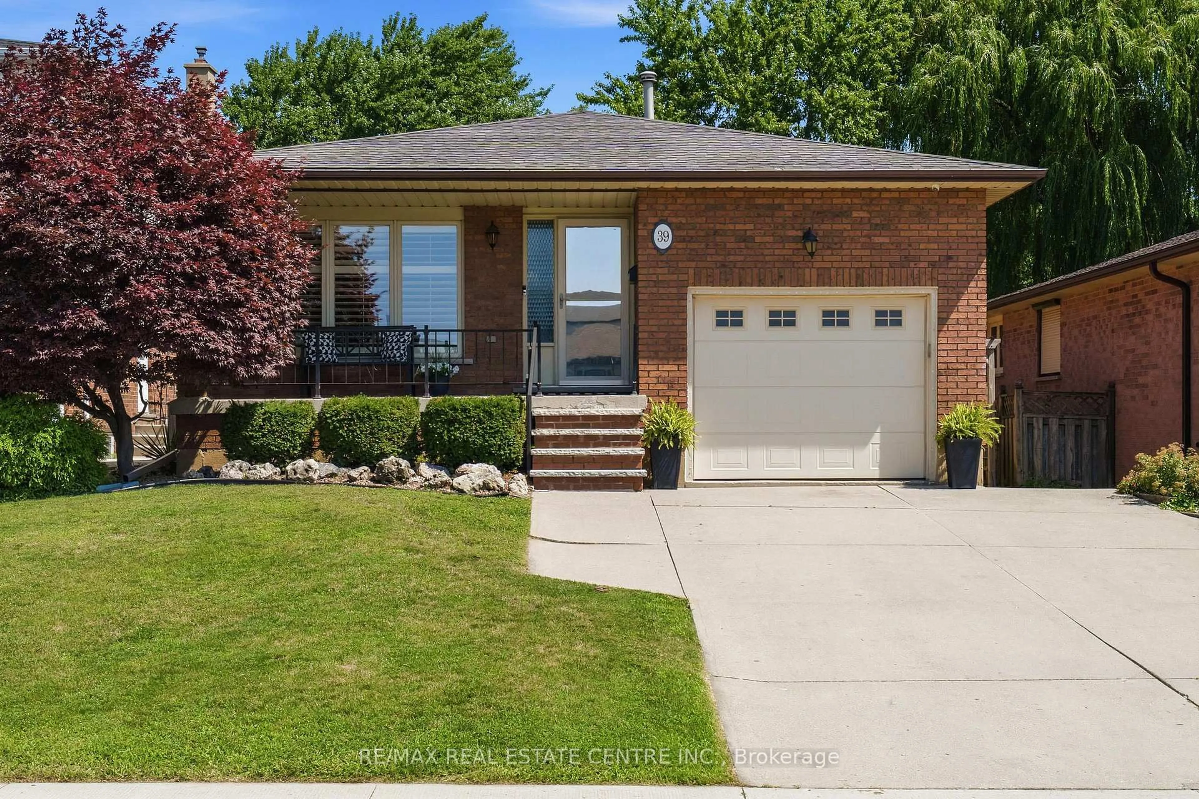 Home with brick exterior material, street for 39 Trenholme Cres, Hamilton Ontario L8W 2L4