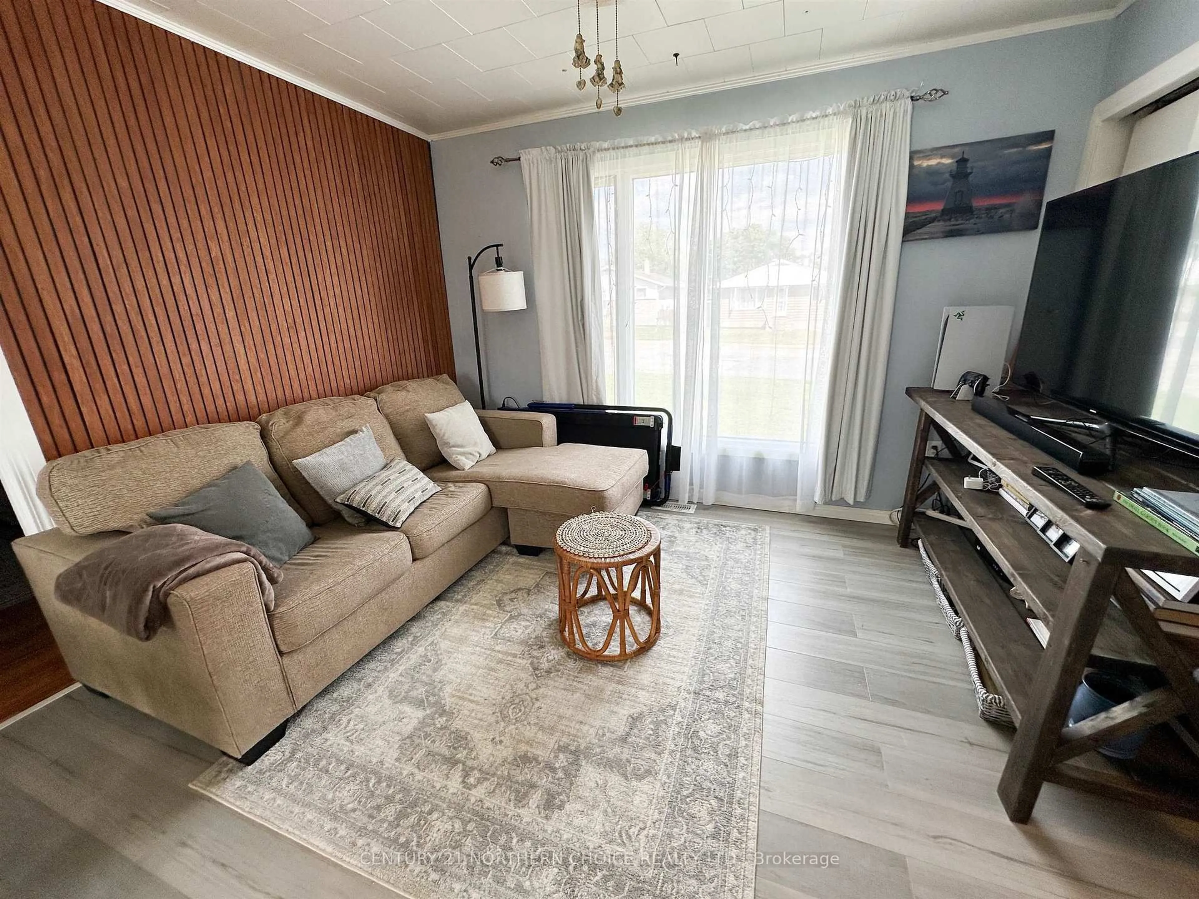 Living room with furniture, unknown for 25 Sixth St, Red Lake Ontario P0V 1C0