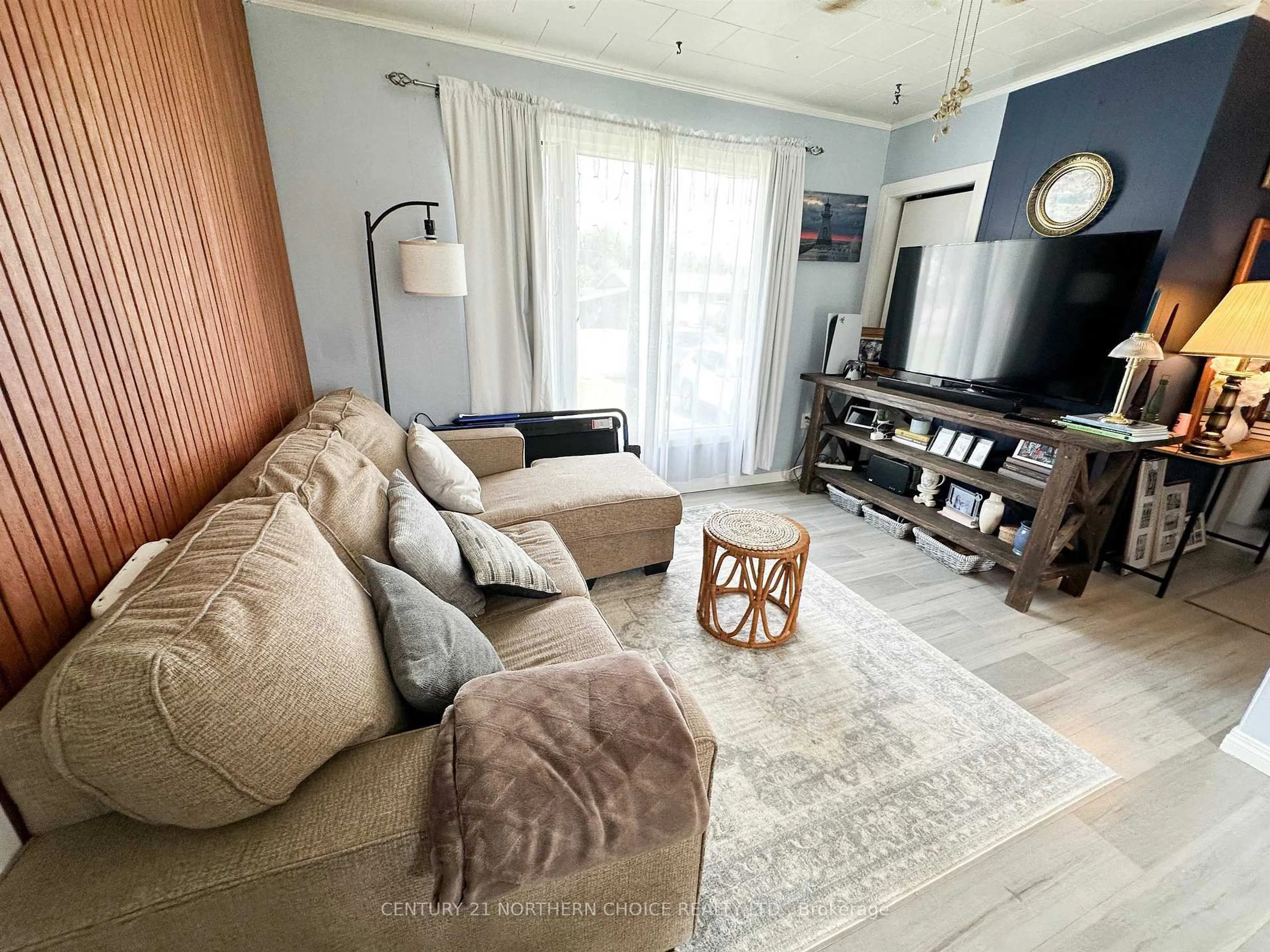 Living room with furniture, unknown for 25 Sixth St, Red Lake Ontario P0V 1C0