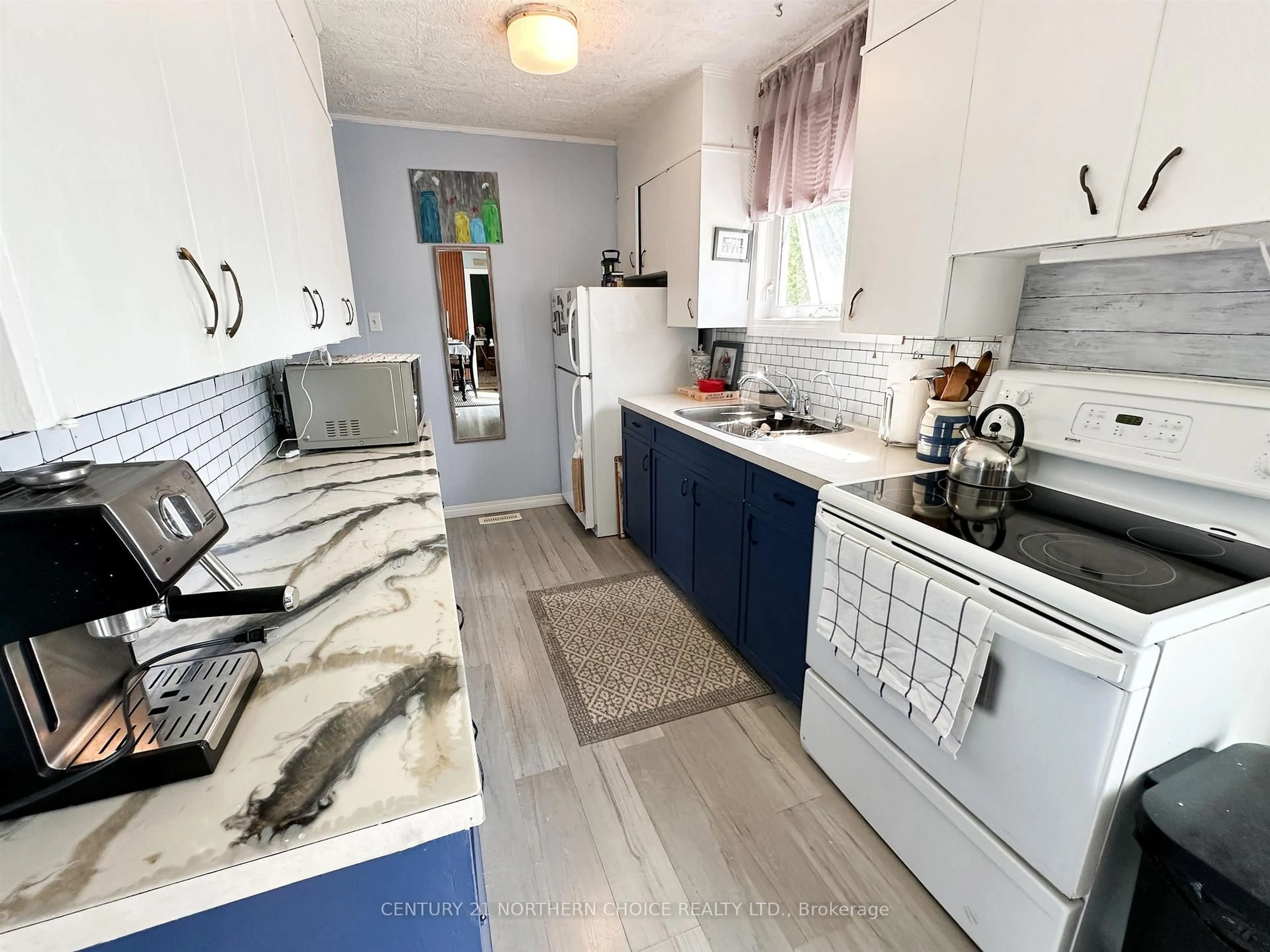 Standard kitchen, ceramic/tile floor for 25 Sixth St, Red Lake Ontario P0V 1C0