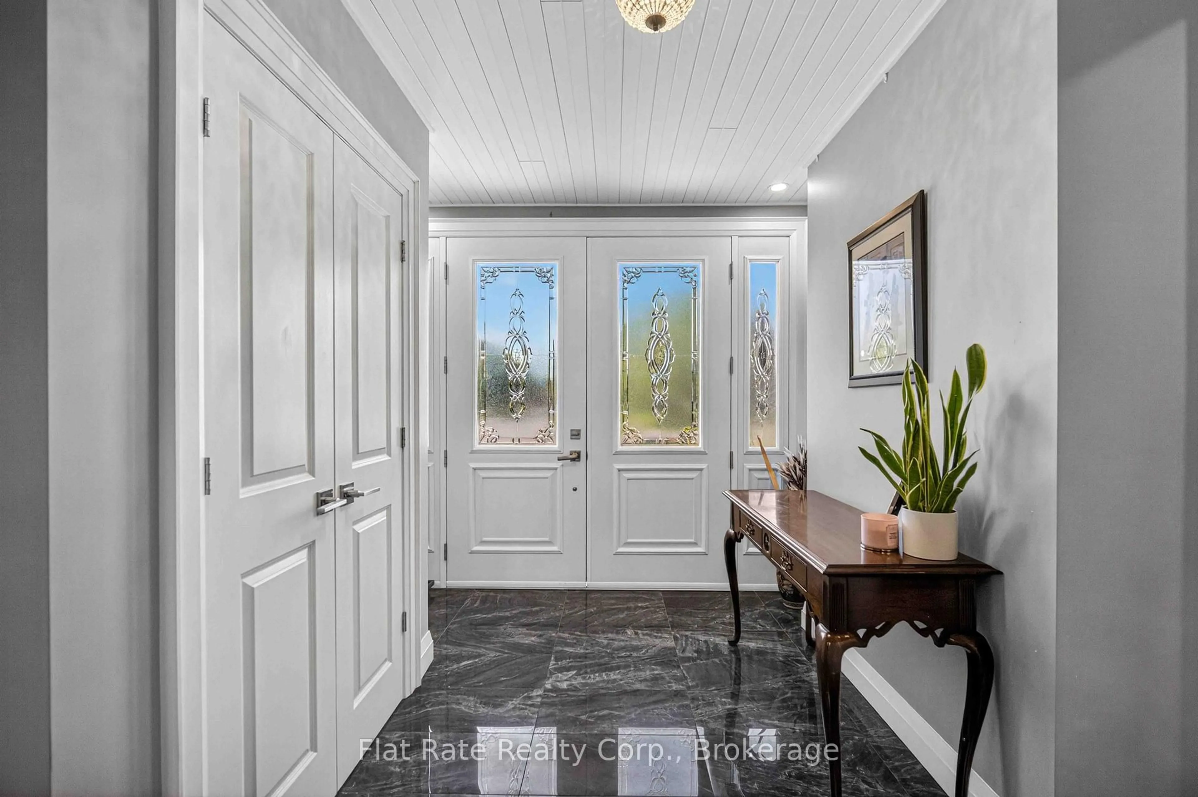 Indoor entryway for 510 Monaghan Rd, Peterborough Ontario K9J 5H5