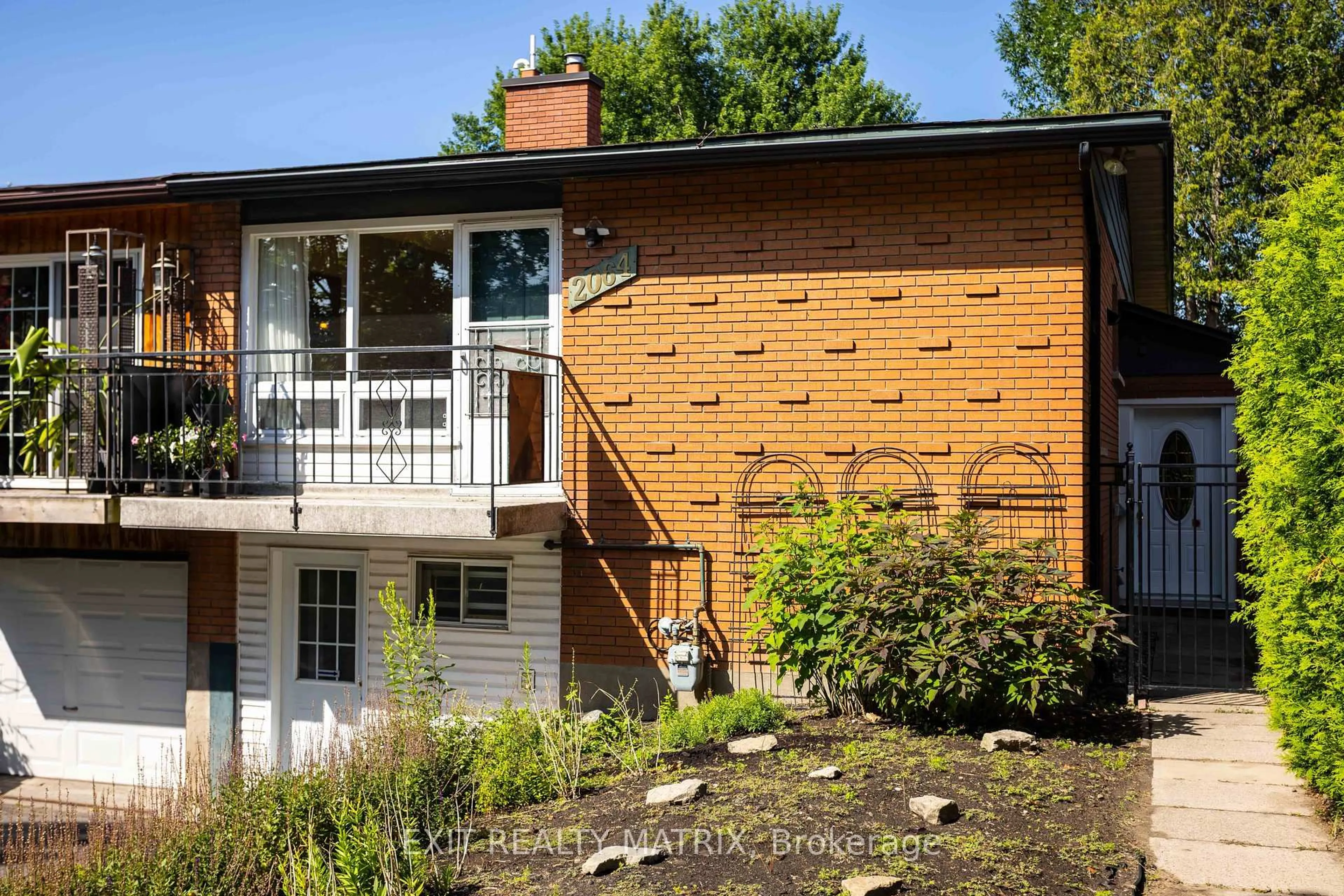 Home with brick exterior material, street for 2064 St Laurent Blvd, Ottawa Ontario K1G 1A9