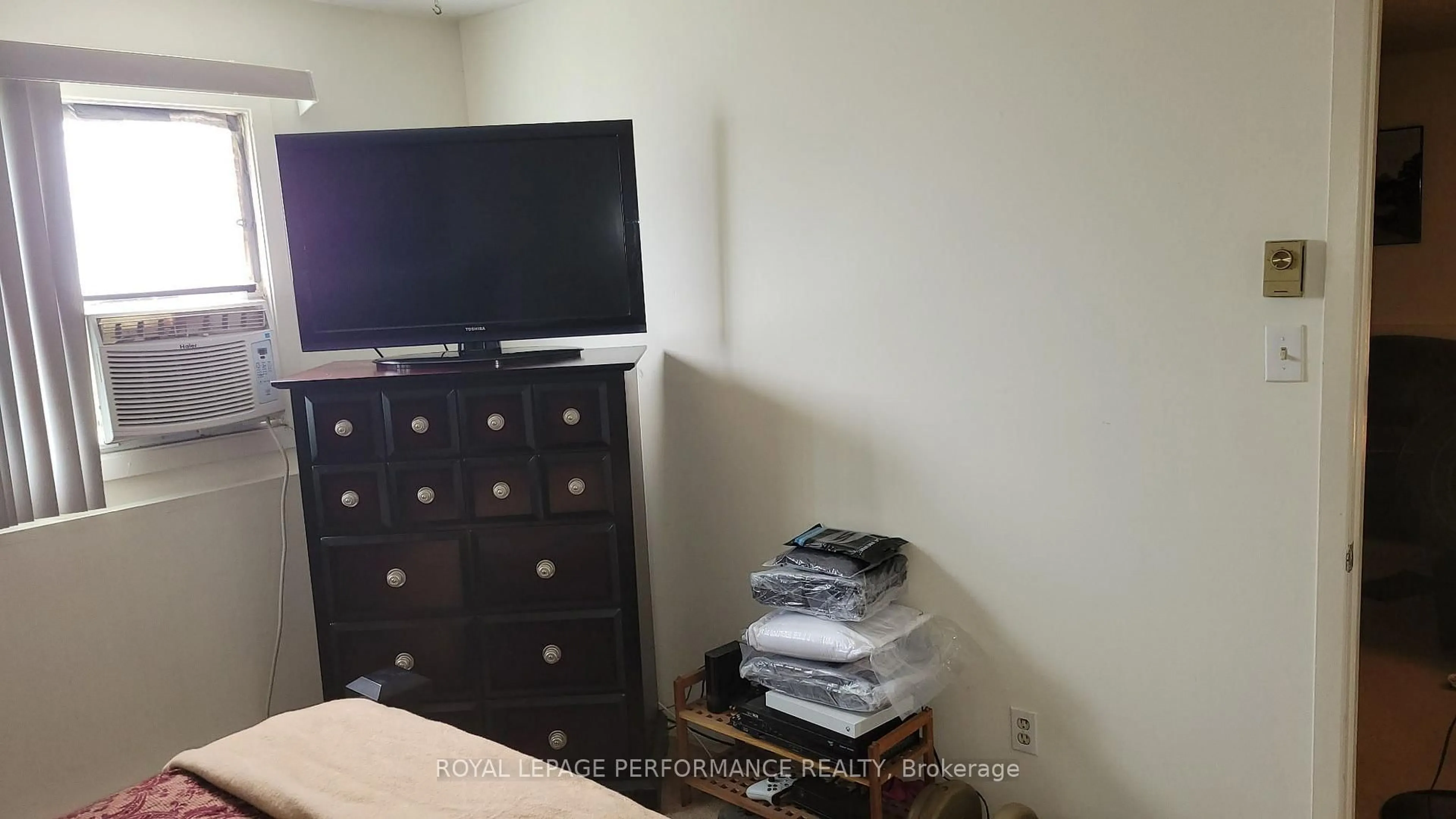 A pic of a room for 212 Viewmount Dr #109, Ottawa Ontario K2E 7X2