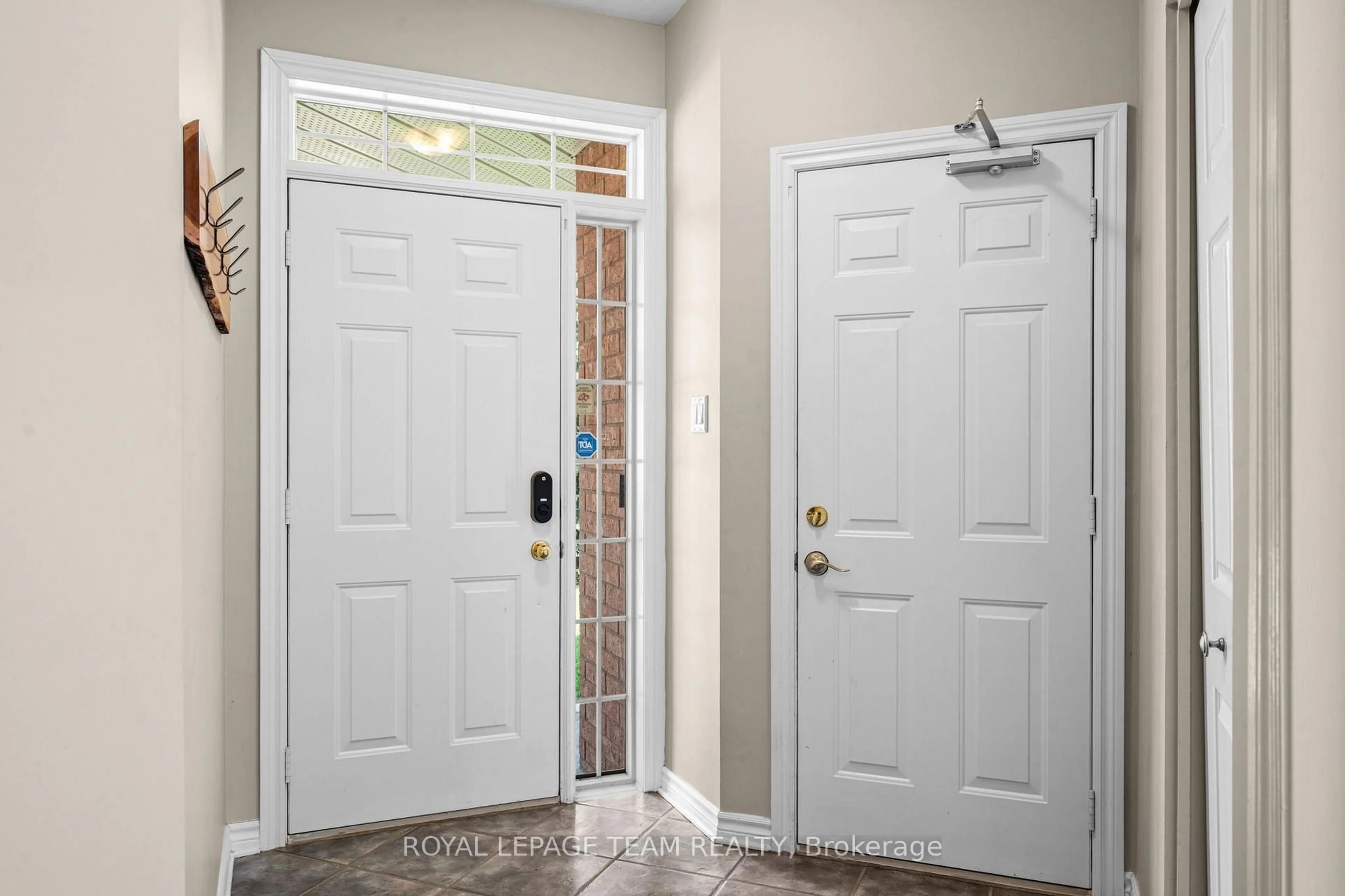 Indoor entryway for 32 Trump Ave, Ottawa Ontario K2C 4A7