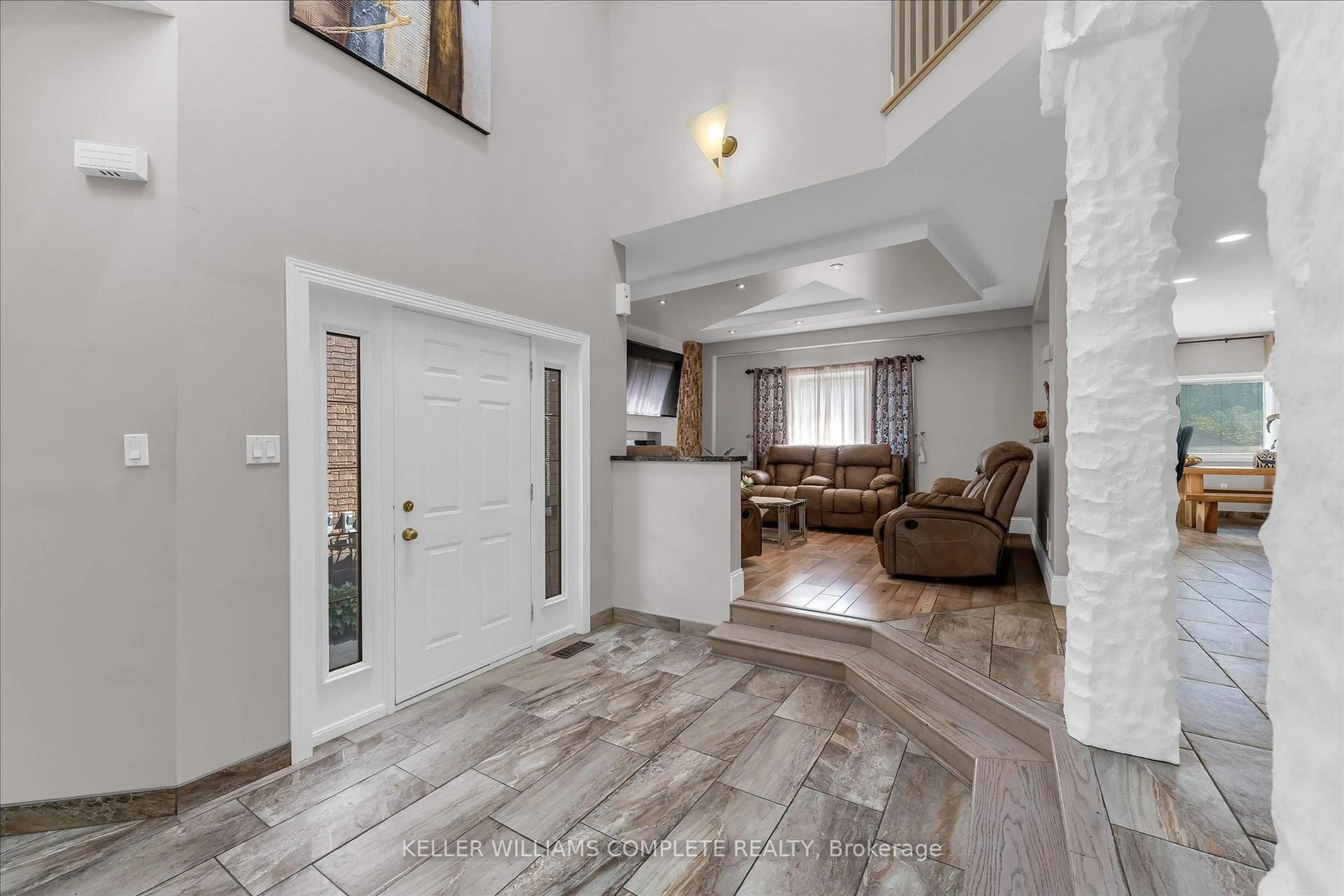 Indoor entryway for 847 West 5th St, Hamilton Ontario L9C 5R4