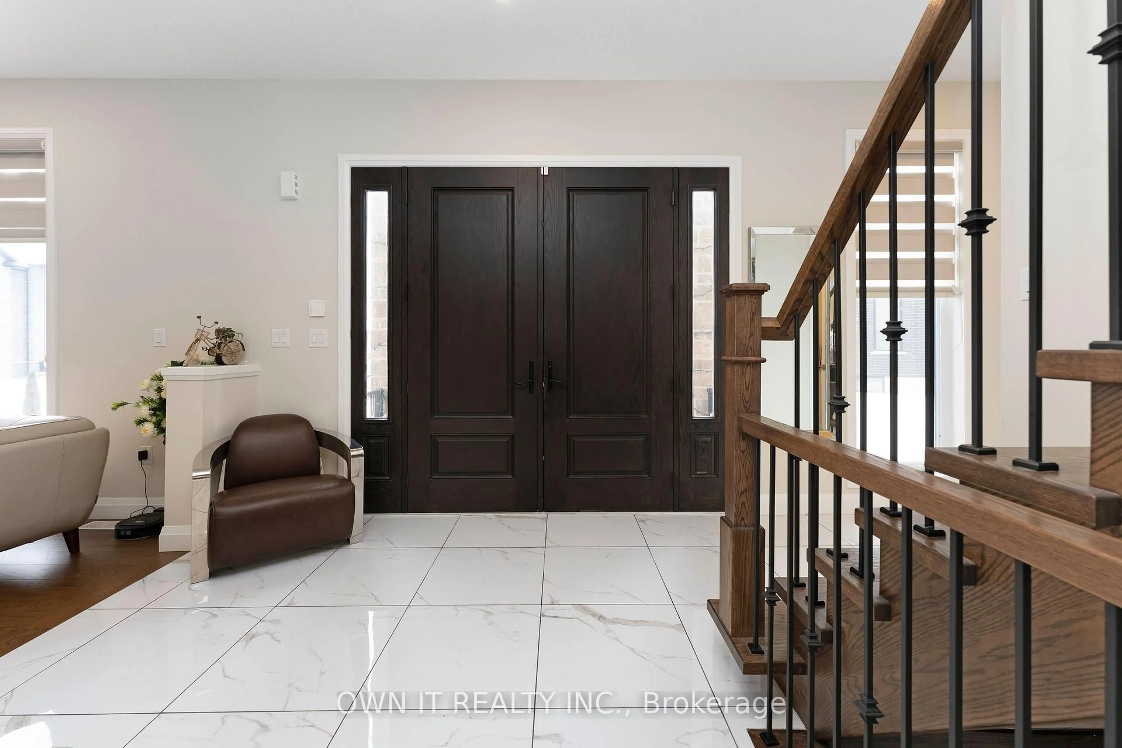 Indoor foyer for 23 YARL Pl, Guelph/Eramosa Ontario N1E 0P4