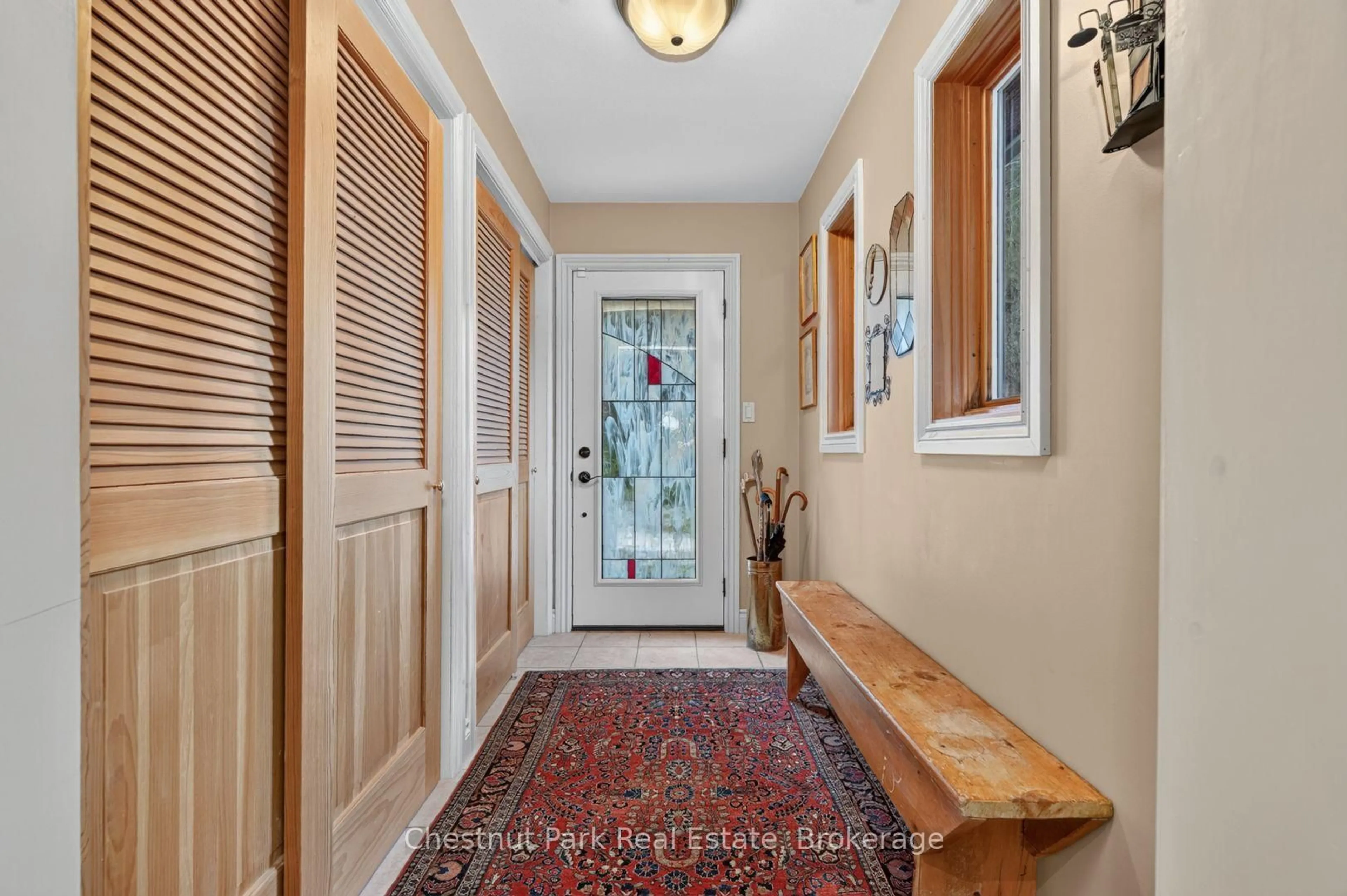 Indoor entryway for 1212 Kirk Line, Bracebridge Ontario P1L 0A1