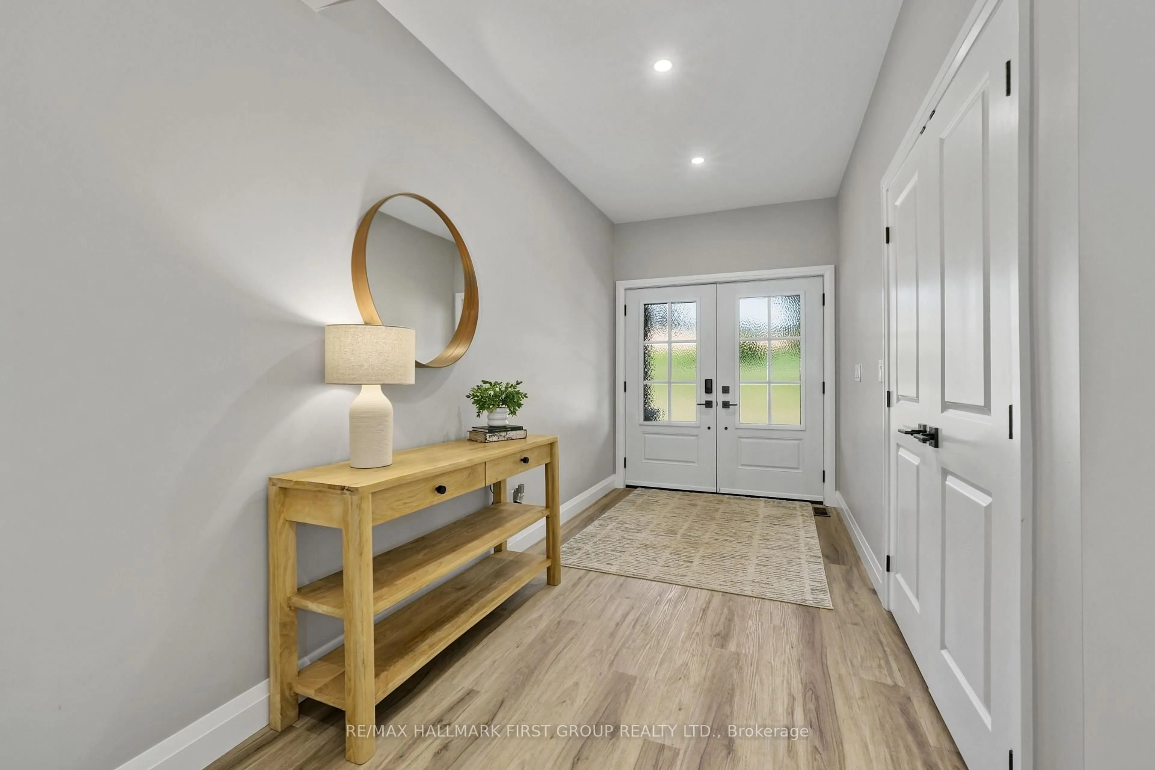 Indoor entryway for 3922 Kennedy Rd, Hamilton Township Ontario K9A 4J7