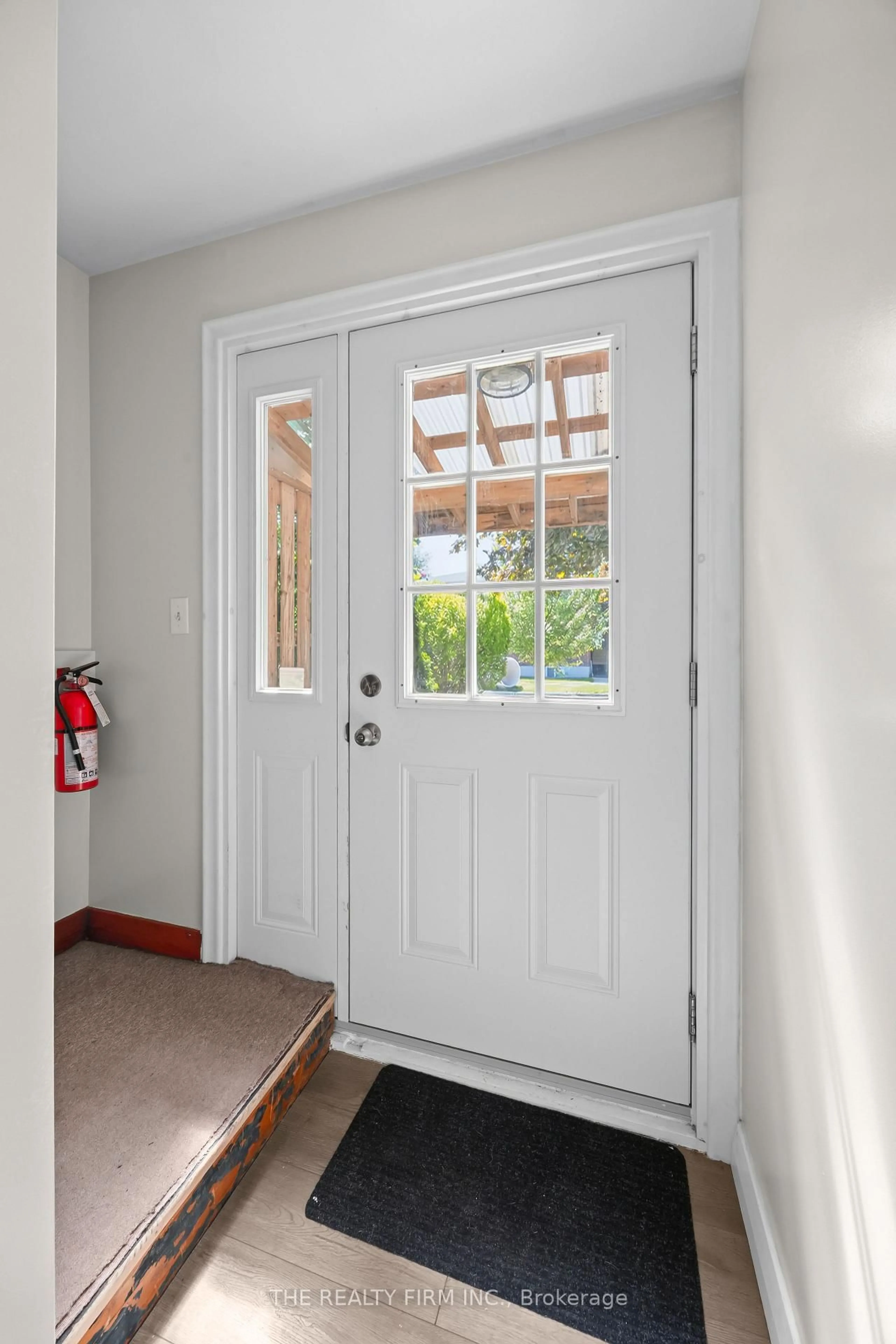 Indoor entryway for 185 Cooper St, London North Ontario N6H 2C5