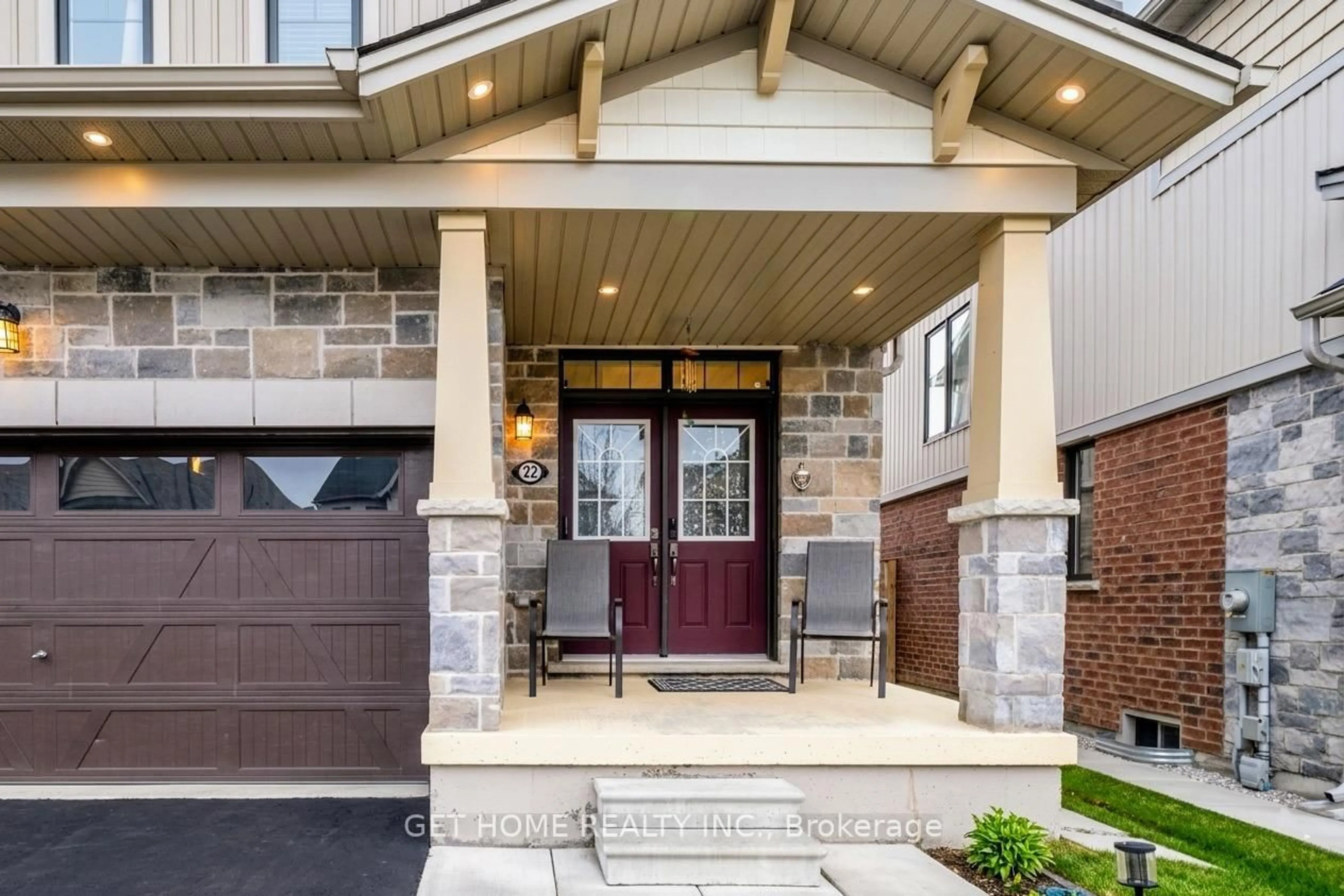 Indoor entryway for 22 Kelso Dr, Haldimand Ontario N3W 0B7