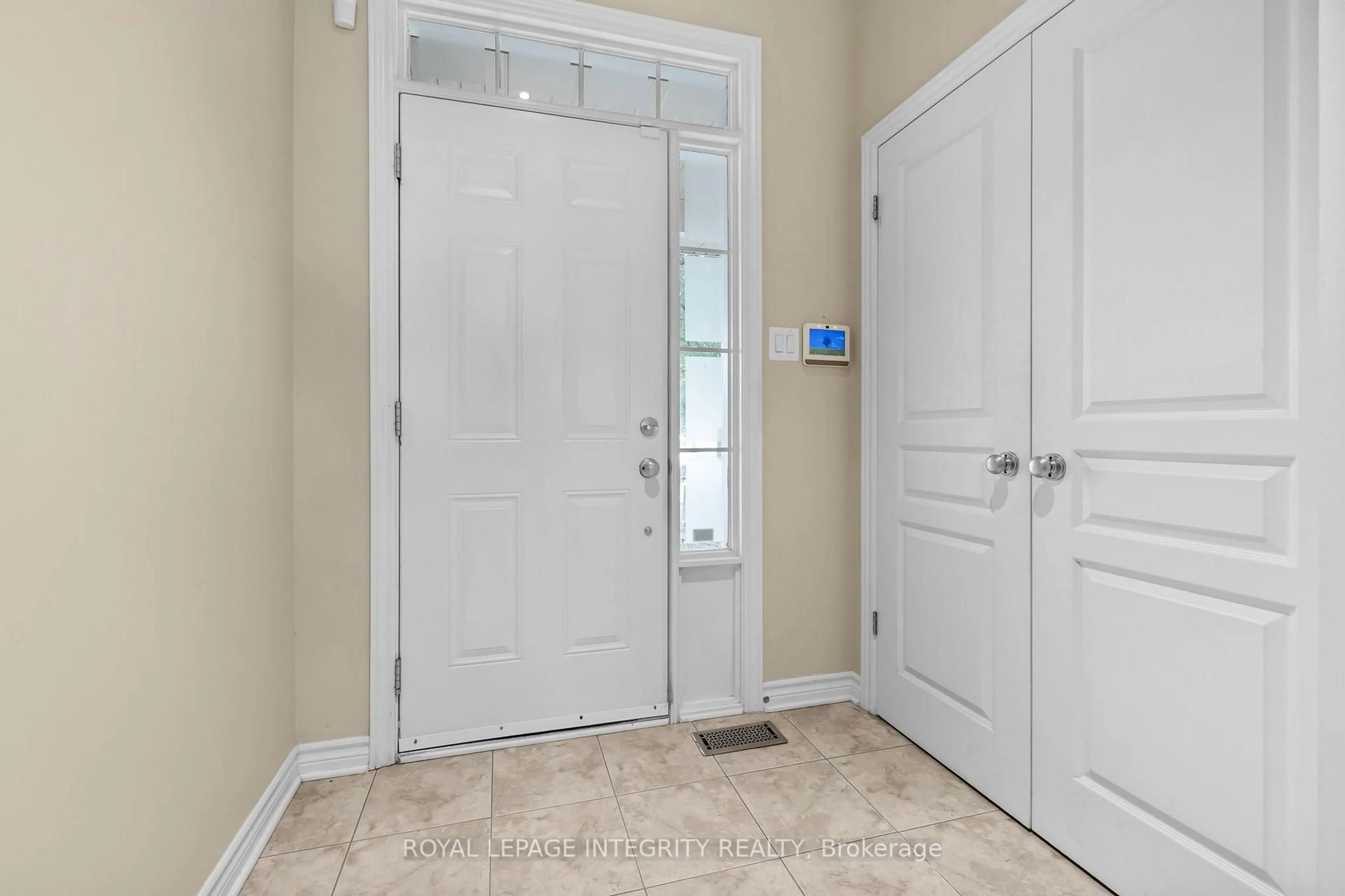 Indoor entryway for 280 Keyrock Dr, Kanata Ontario K2T 0G1