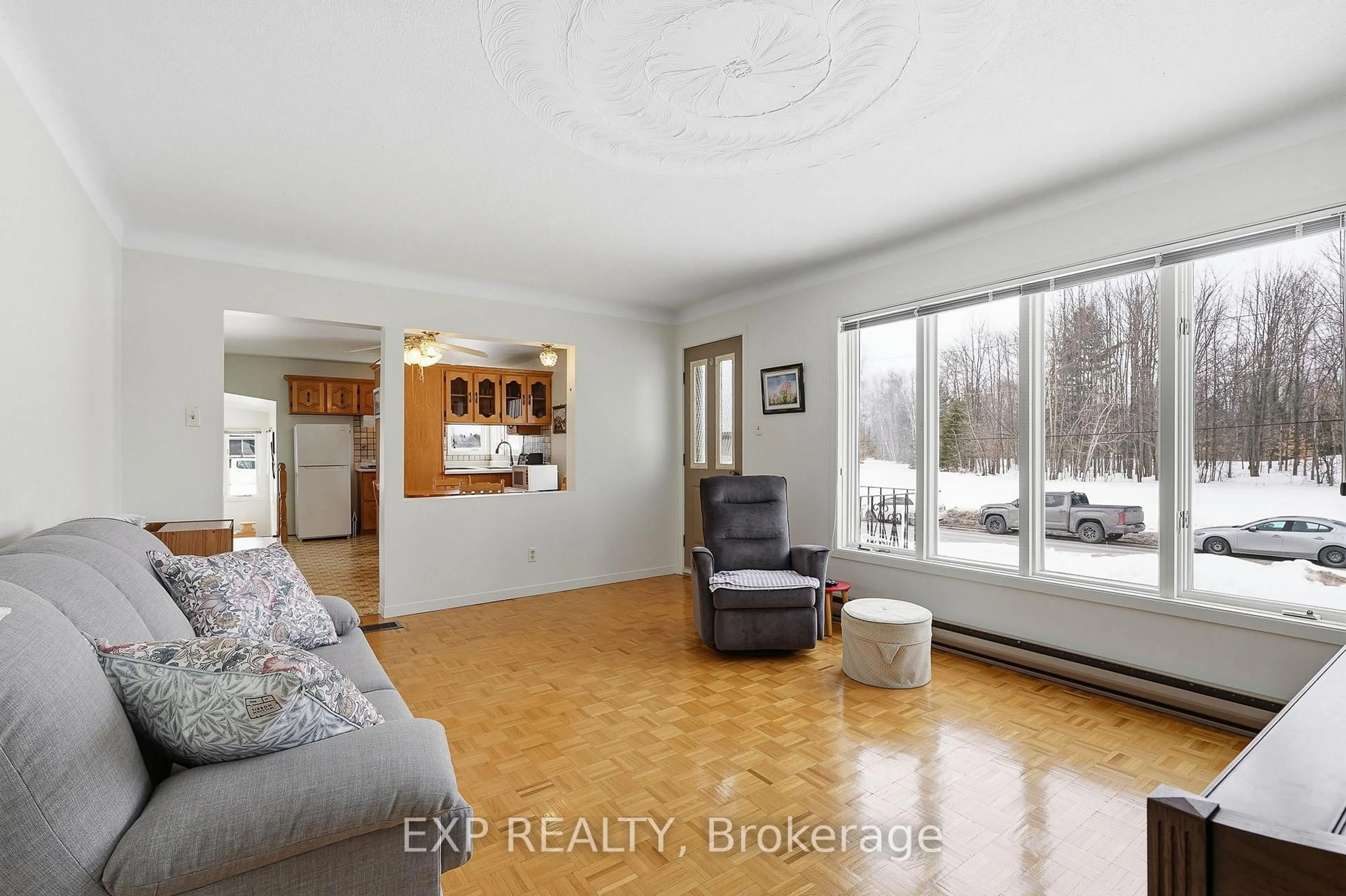 Living room with furniture, unknown for 1776 Labonte St, Clarence-Rockland Ontario K0A 1N0