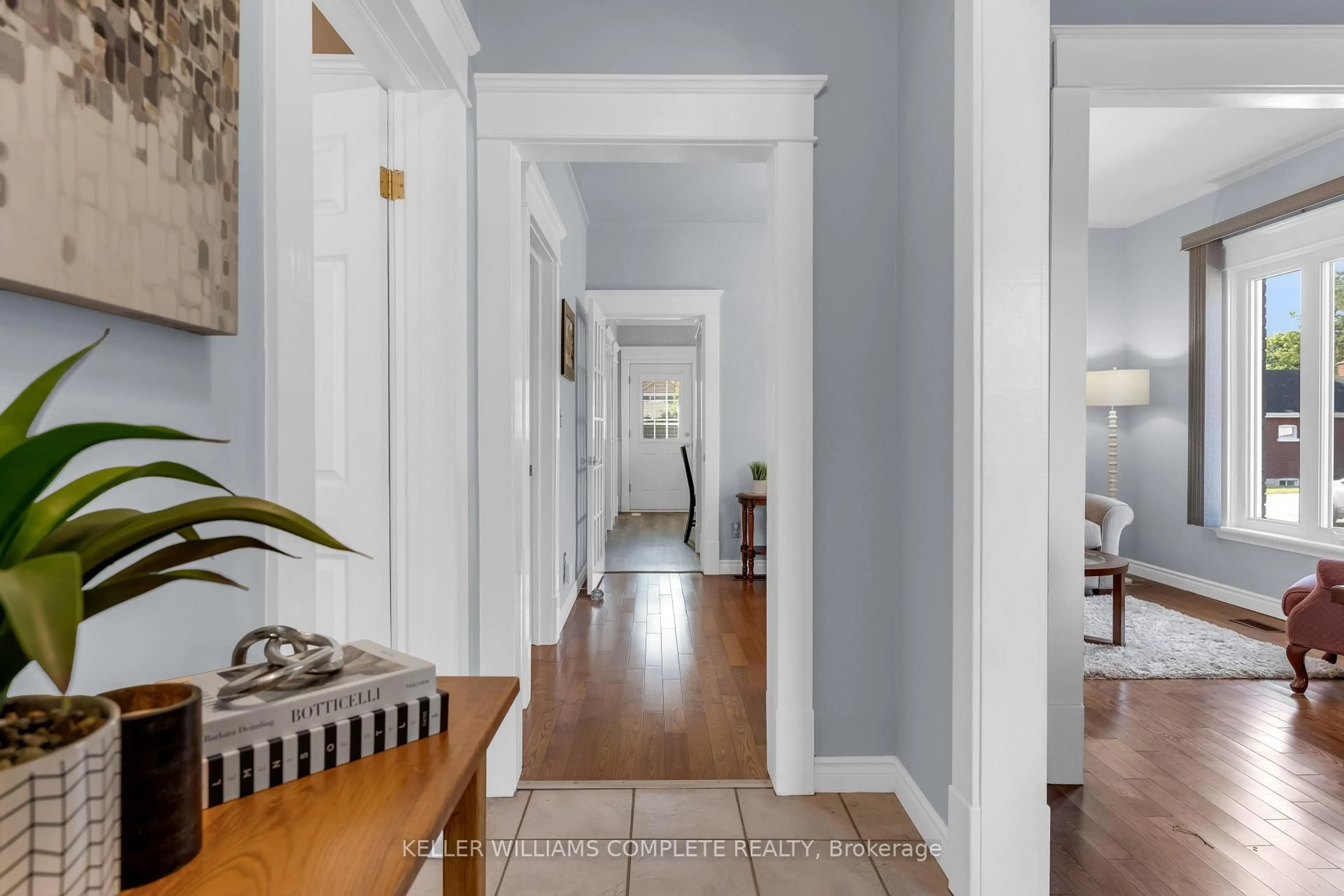Indoor entryway for 50 Strathcona Ave, Brantford Ontario N3S 1T5