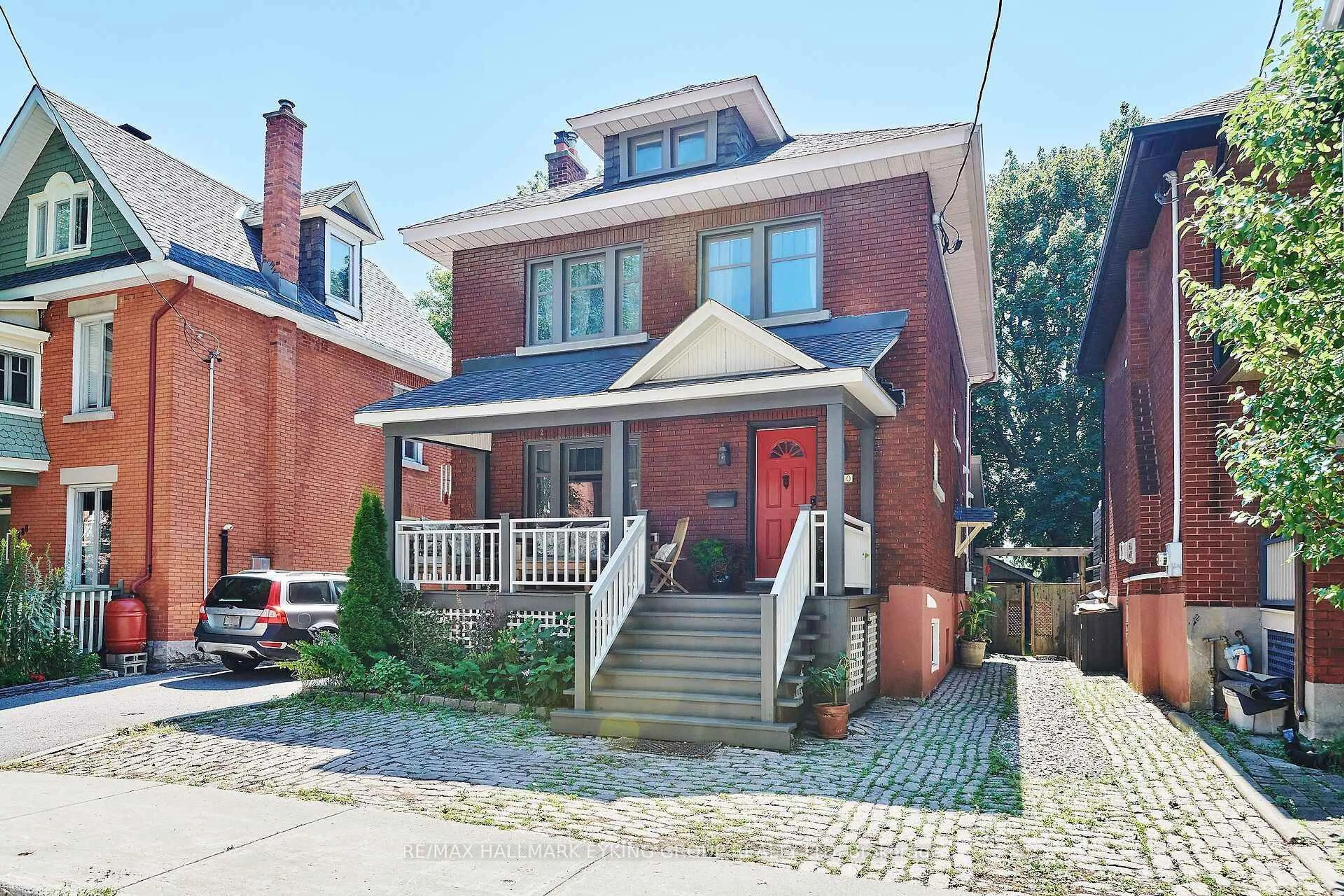 Home with brick exterior material, street for 290 Flora St, Ottawa Ontario K1R 5S3