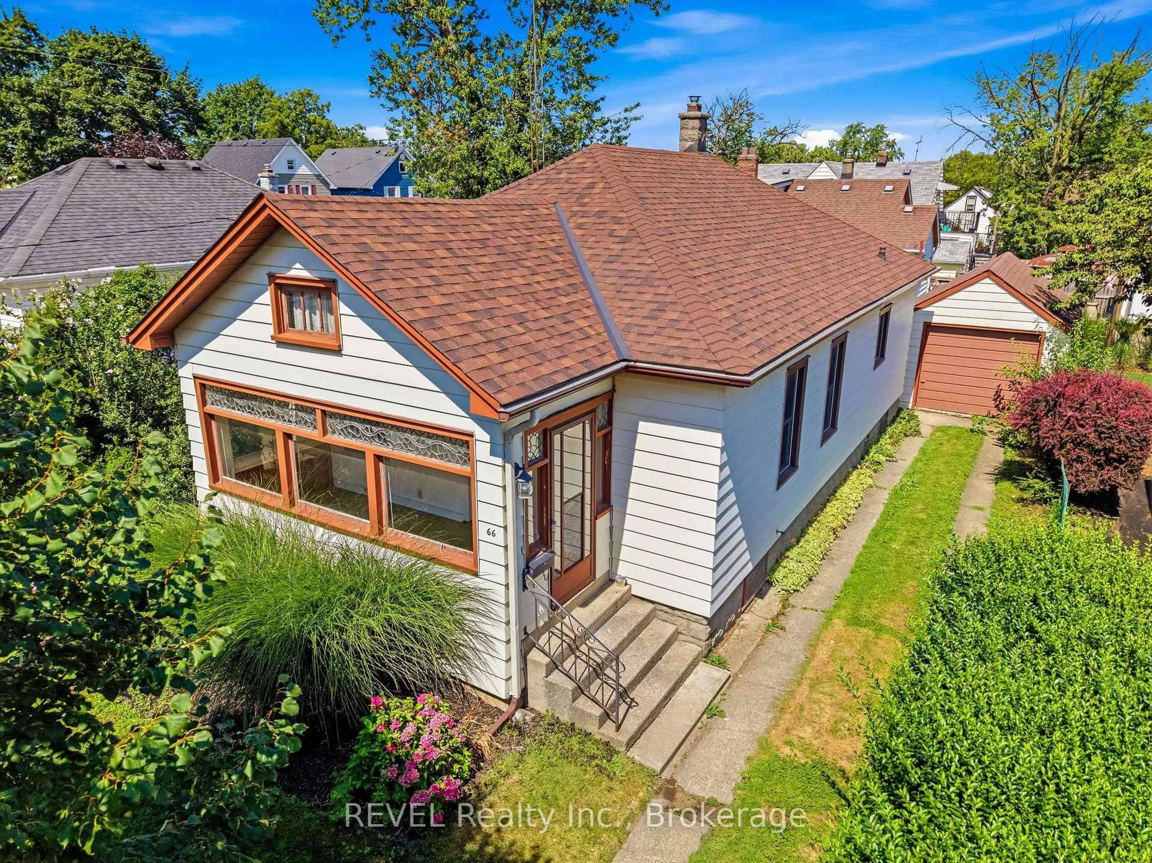 A pic from outside/outdoor area/front of a property/back of a property/a pic from drone, street for 66 Permilla St, St. Catharines Ontario L2S 2G3