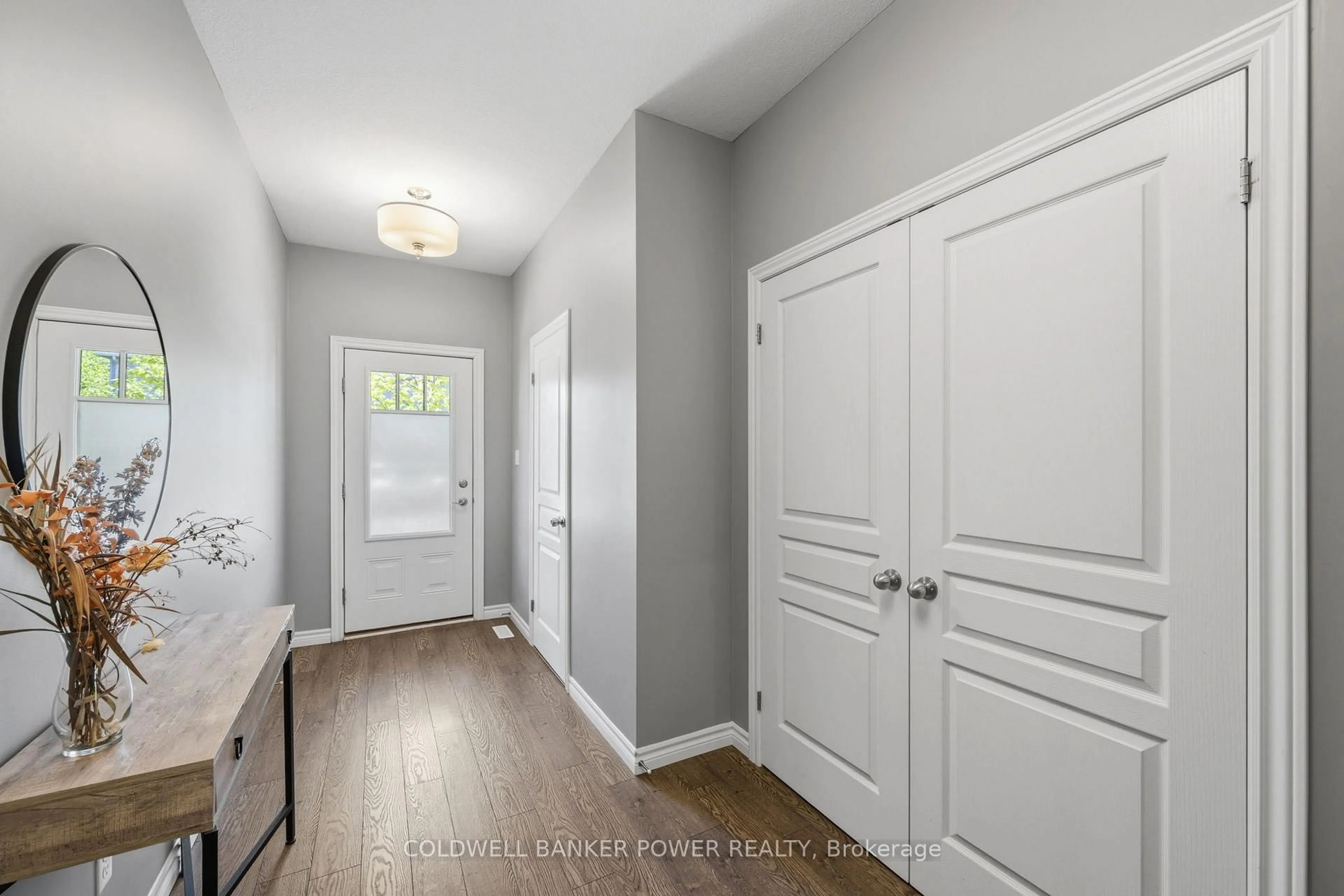 Indoor entryway for 1924 Cedarhollow Blvd #5, London North Ontario N5X 0K3