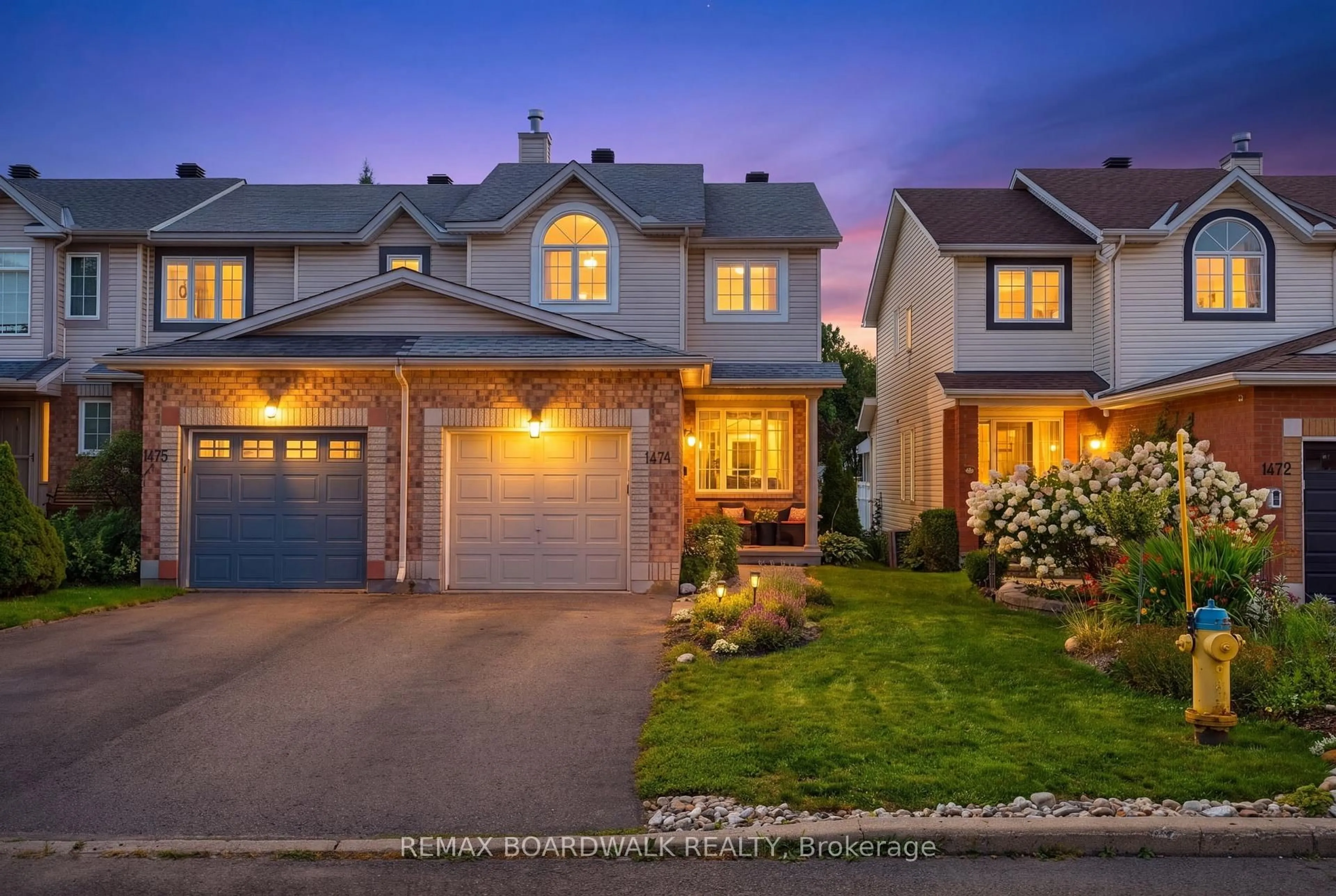 Home with vinyl exterior material, street for 1474 Bonneville Cres, Ottawa Ontario K1C 7N1
