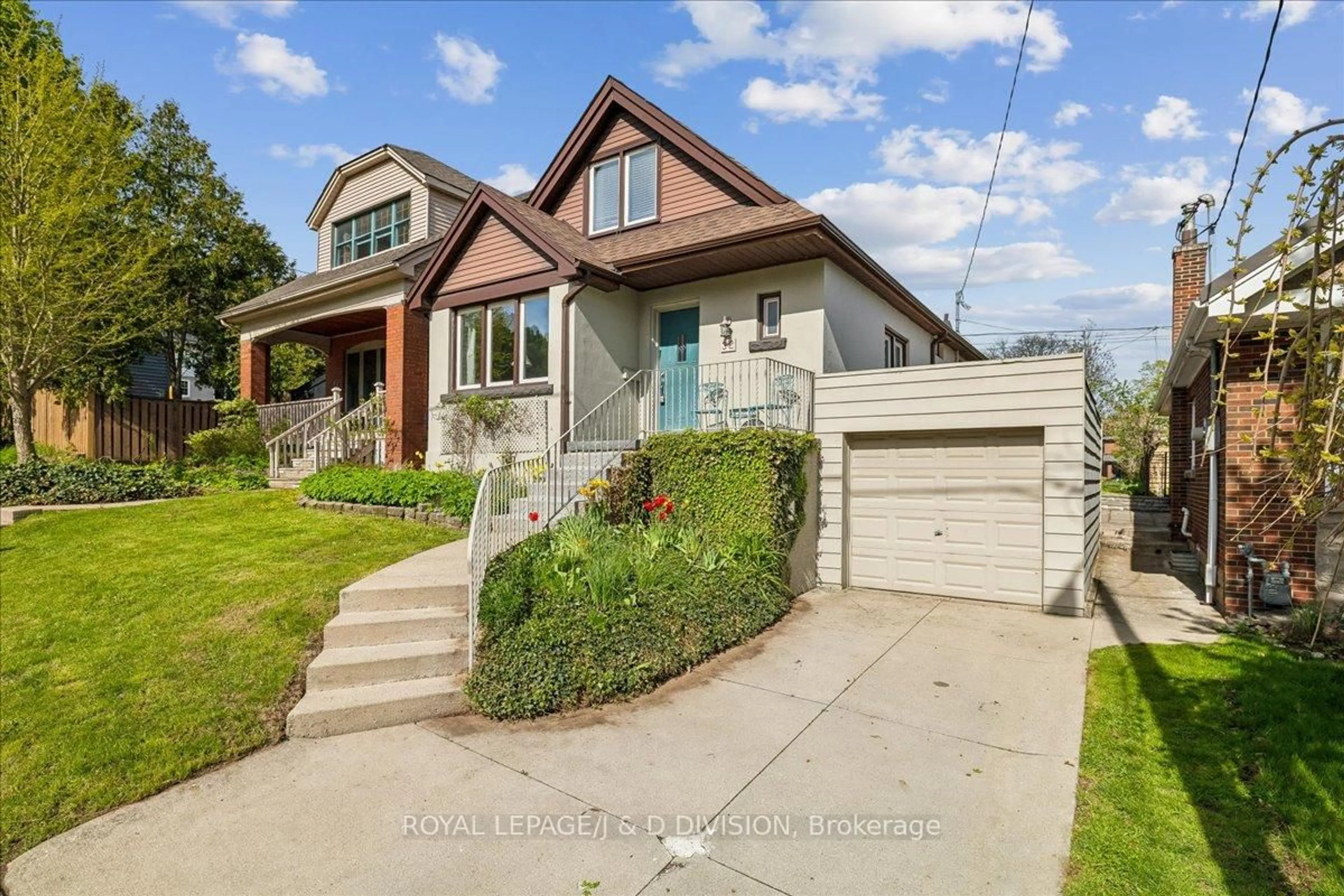 Home with brick exterior material, street for 32 Miles Crt, Hamilton Ontario L8P 4G6
