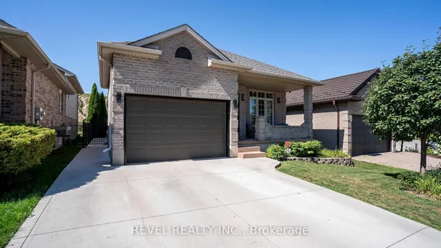 857 CRESTHAVEN Cres, London South 2