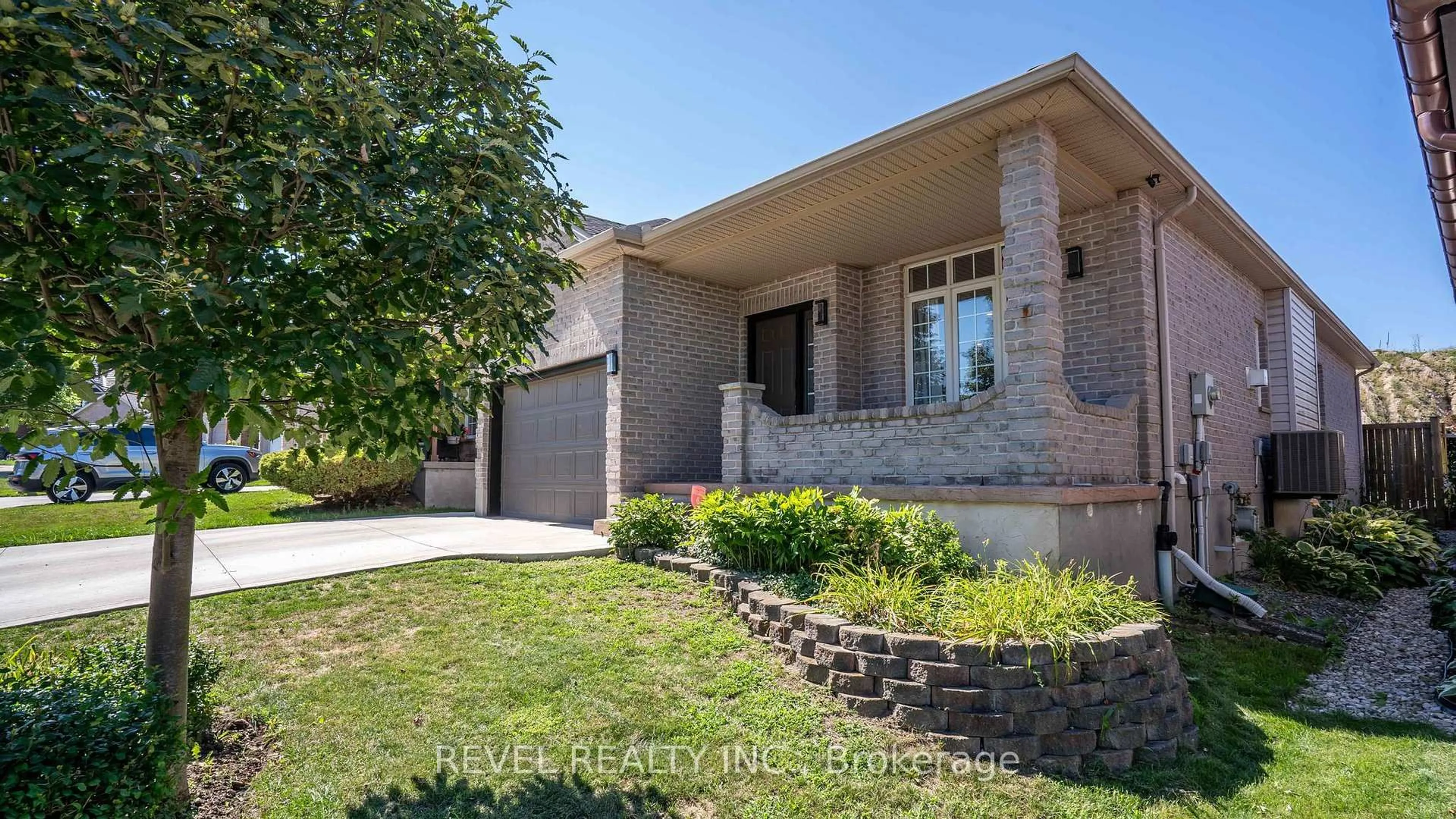 Home with brick exterior material, street for 857 CRESTHAVEN Cres, London South Ontario N6K 4W4