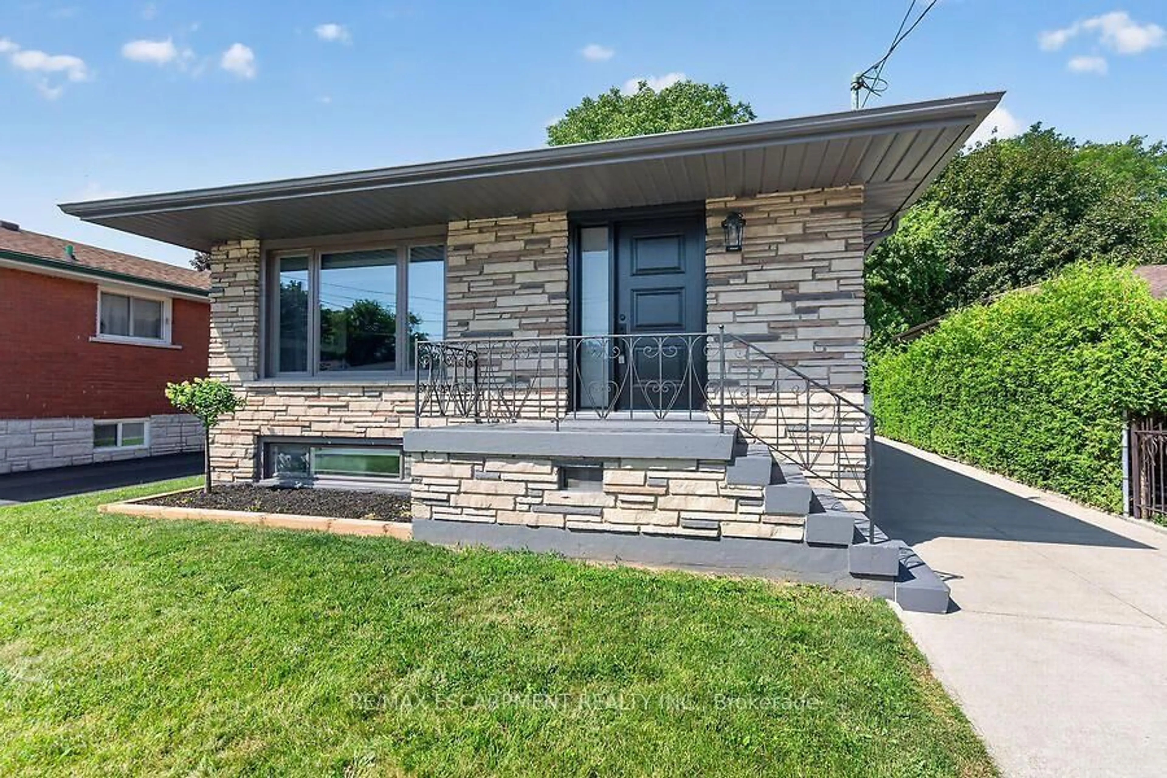 Home with brick exterior material, street for 26 PARKLANDS Dr, Hamilton Ontario L8K 4W7