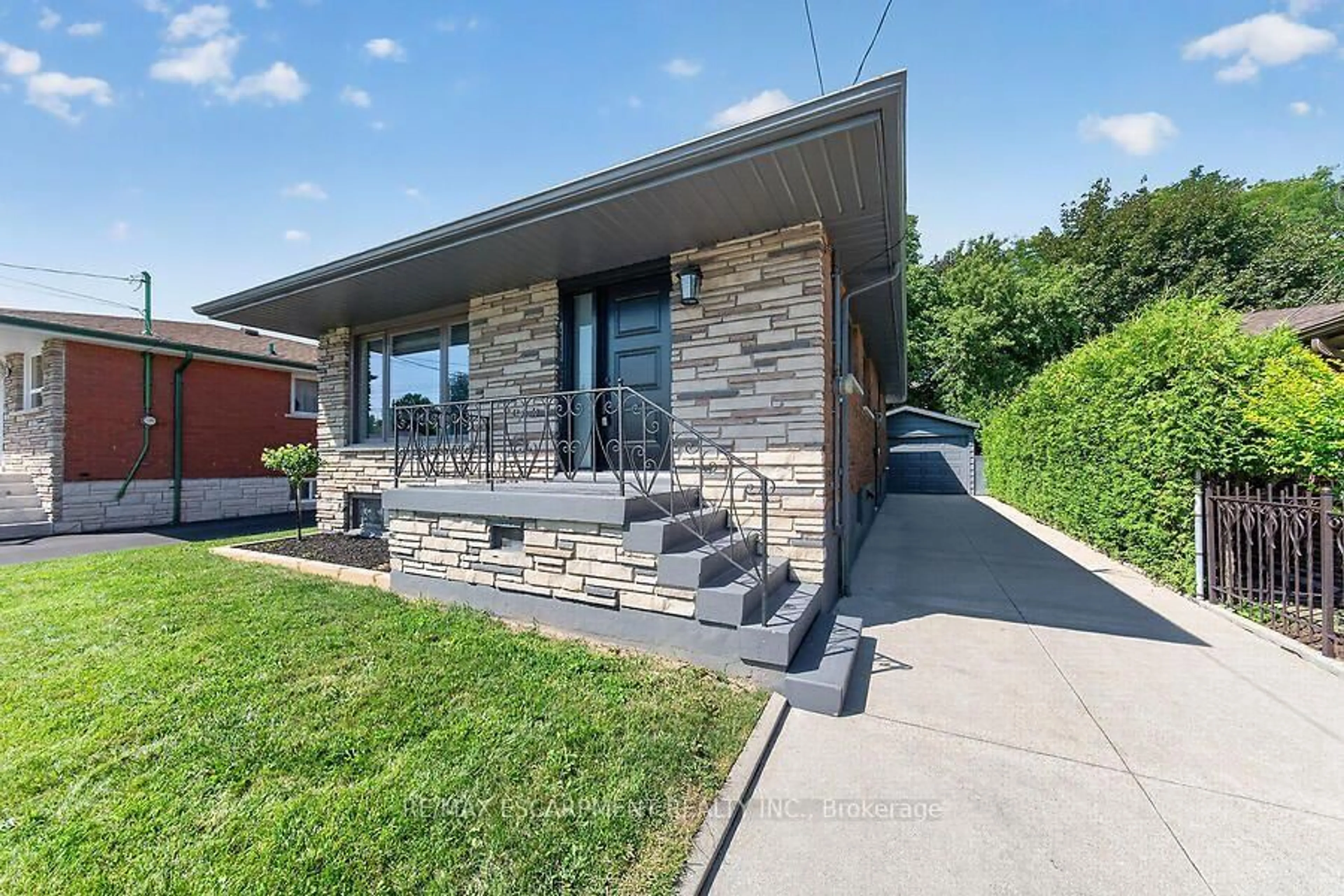 Home with brick exterior material, street for 26 PARKLANDS Dr, Hamilton Ontario L8K 4W7