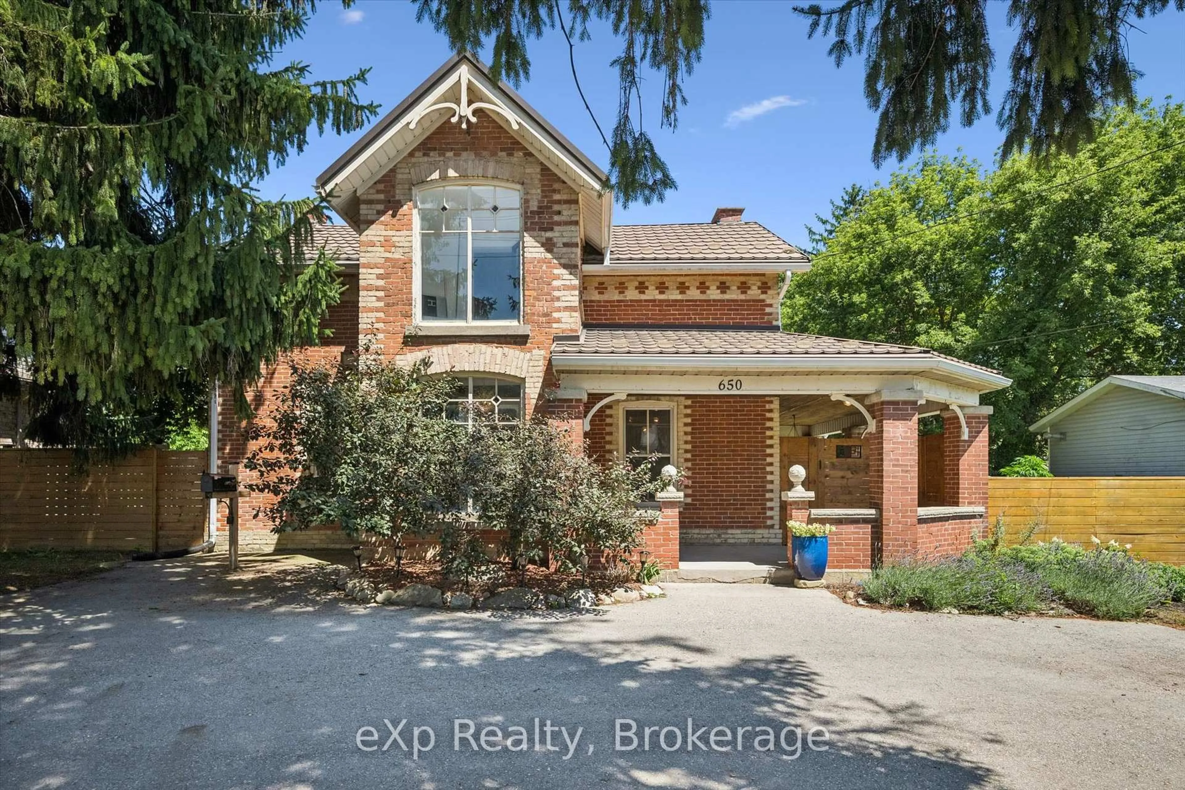 Home with brick exterior material, building for 650 St David St, North Rd, Centre Wellington Ontario N1M 2K7