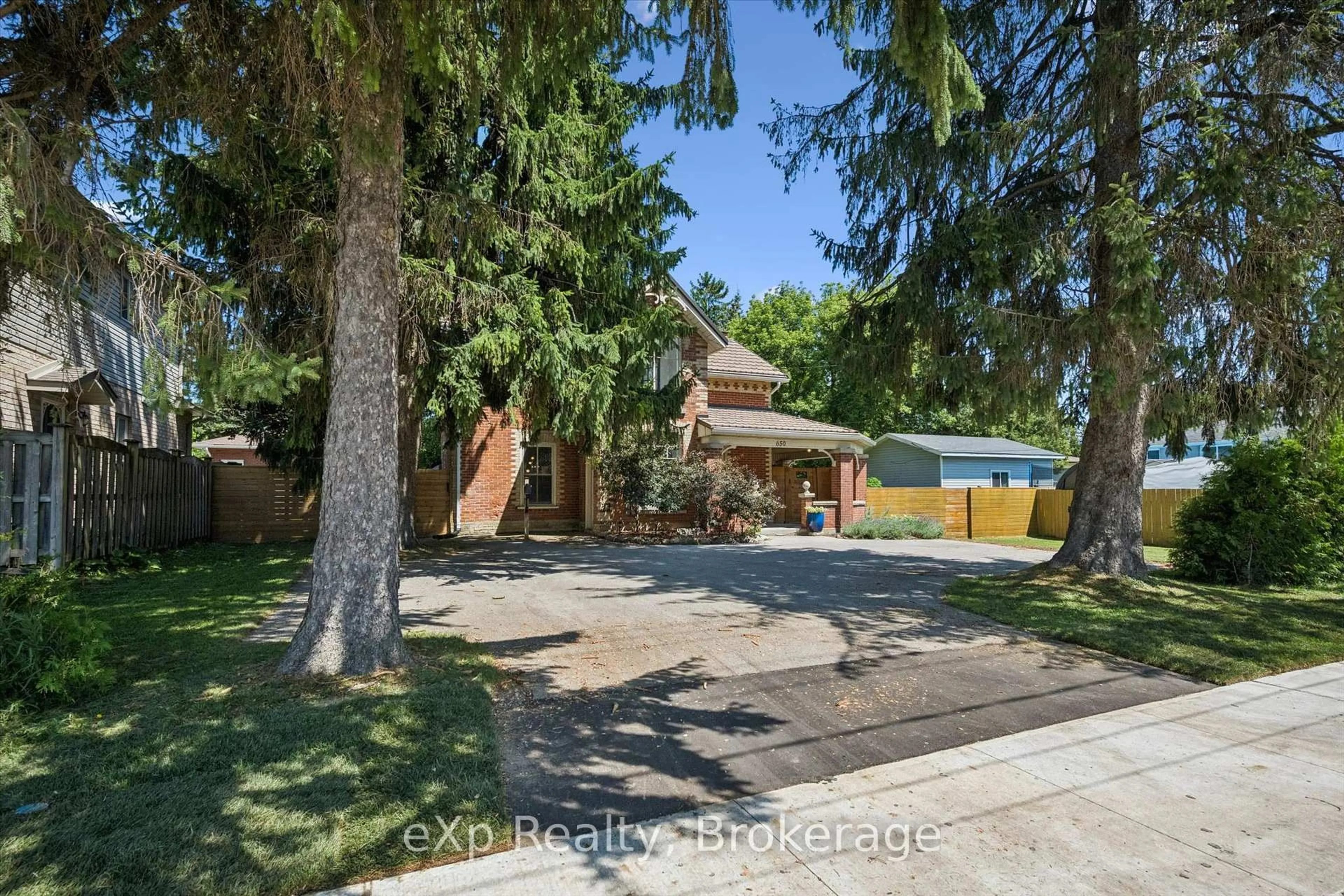 A pic from outside/outdoor area/front of a property/back of a property/a pic from drone, street for 650 St David St, North Rd, Centre Wellington Ontario N1M 2K7