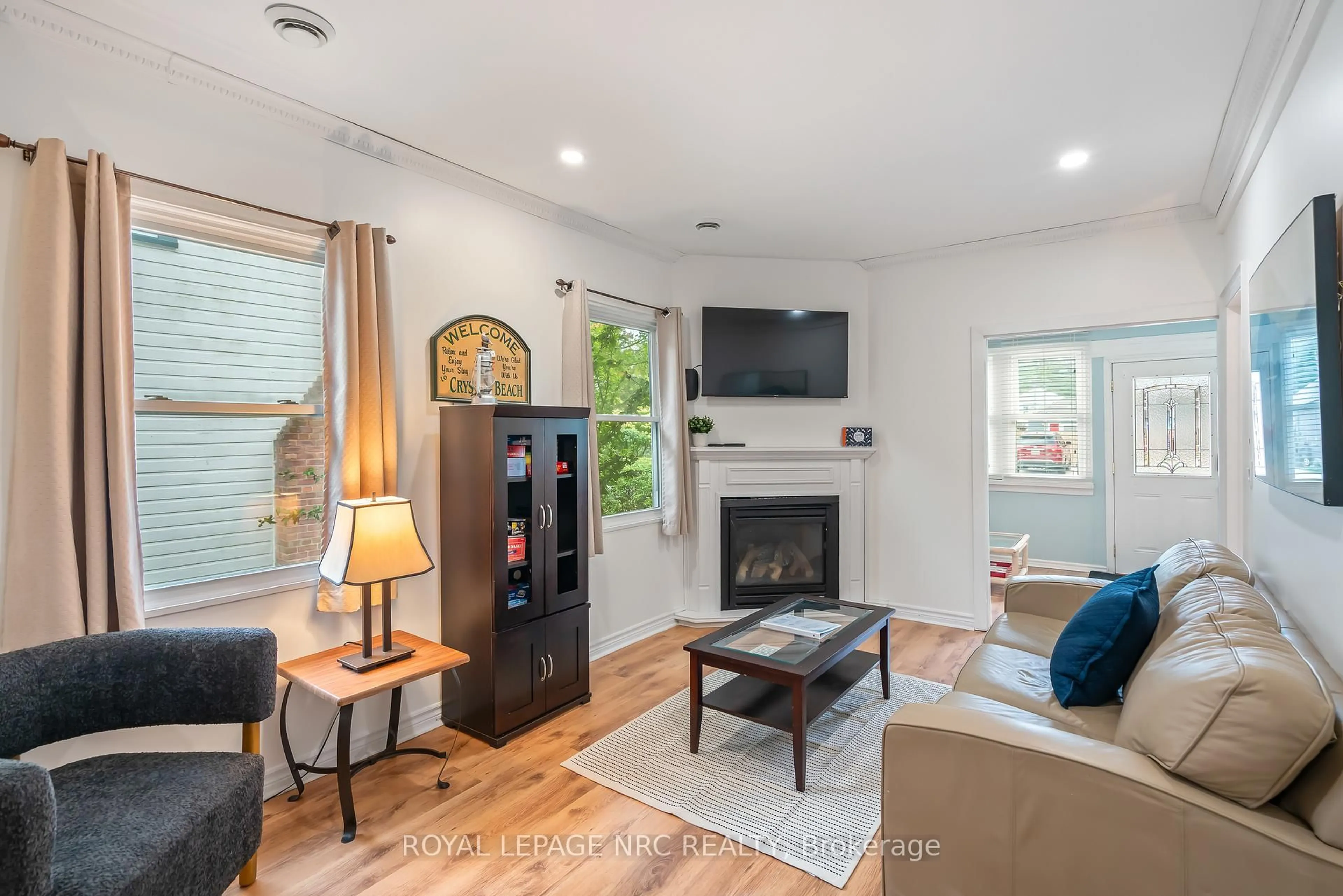 Living room with furniture, unknown for 310 Eastwood Ave, Fort Erie Ontario L0S 1B0