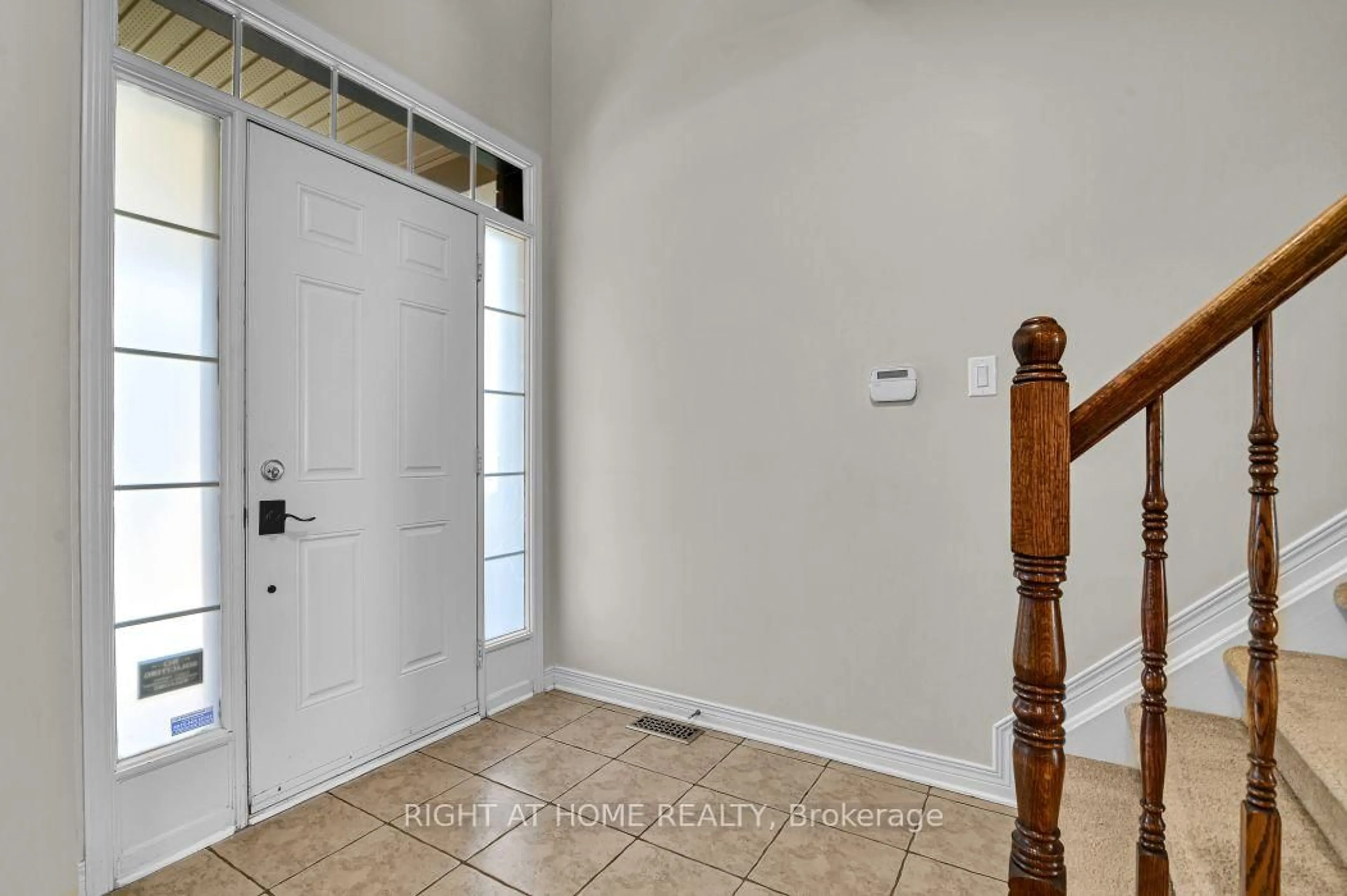 Indoor entryway for 196 Lamplighters Dr, Ottawa Ontario K2J 0K9