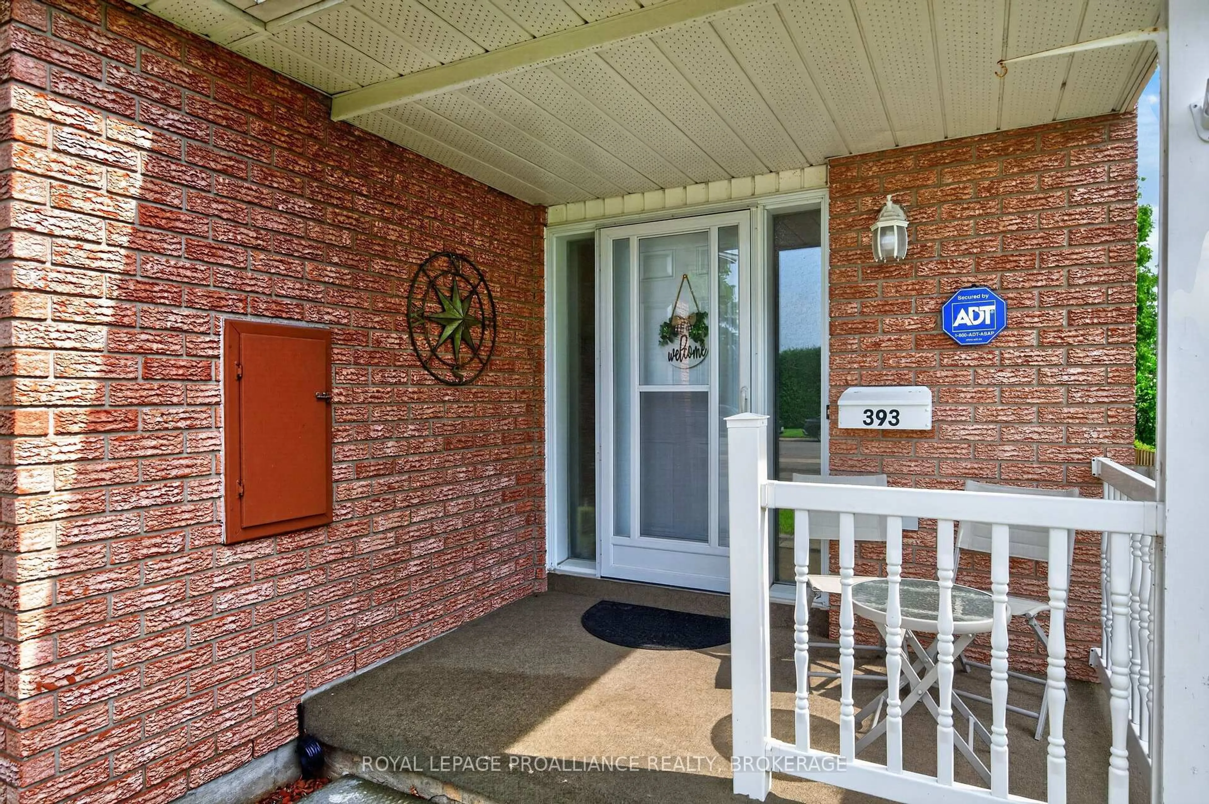 Indoor entryway for 393 Malabar Dr, Kingston Ontario K7M 8X1