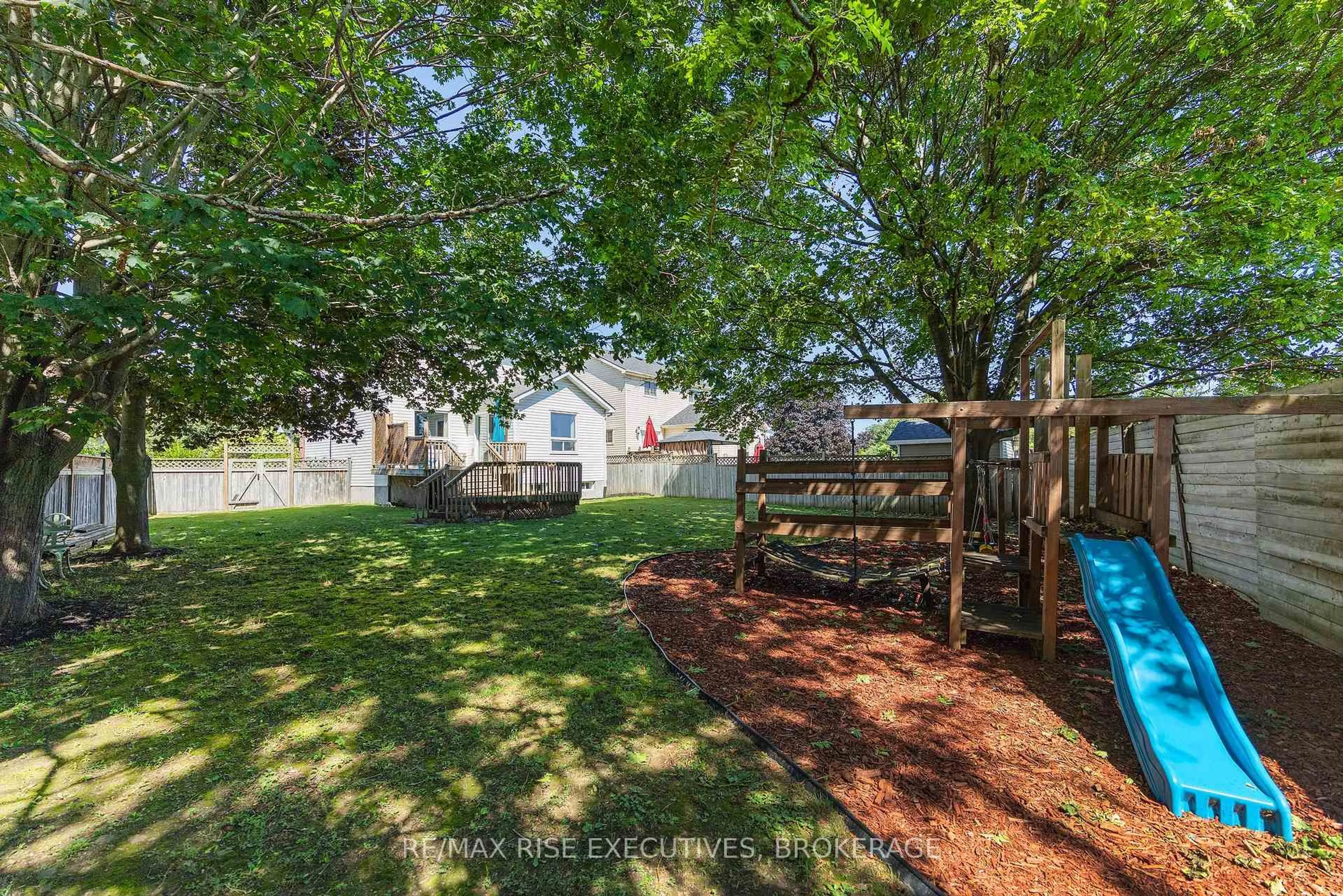 A pic from outside/outdoor area/front of a property/back of a property/a pic from drone, street for 1061 Lombardy St, Kingston Ontario K7M 8M6