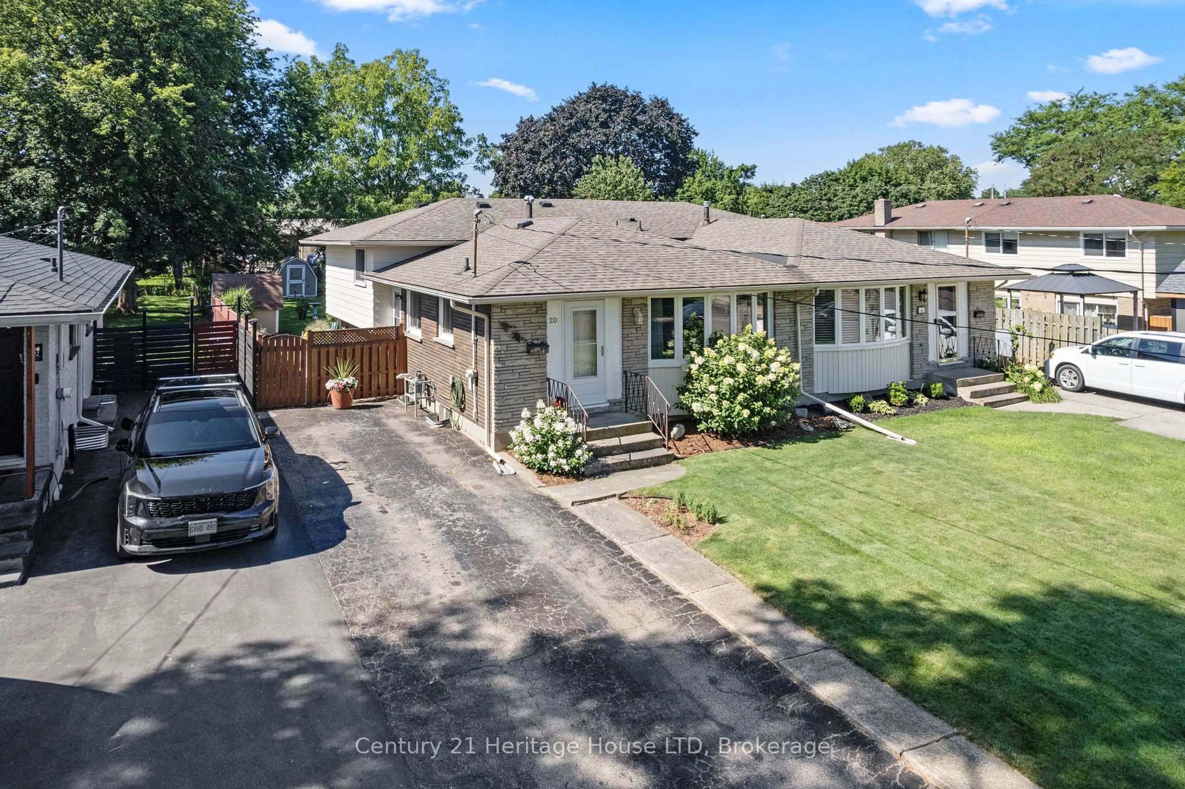 A pic from outside/outdoor area/front of a property/back of a property/a pic from drone, street for 20 Cypress St, St. Catharines Ontario L2N 4L9