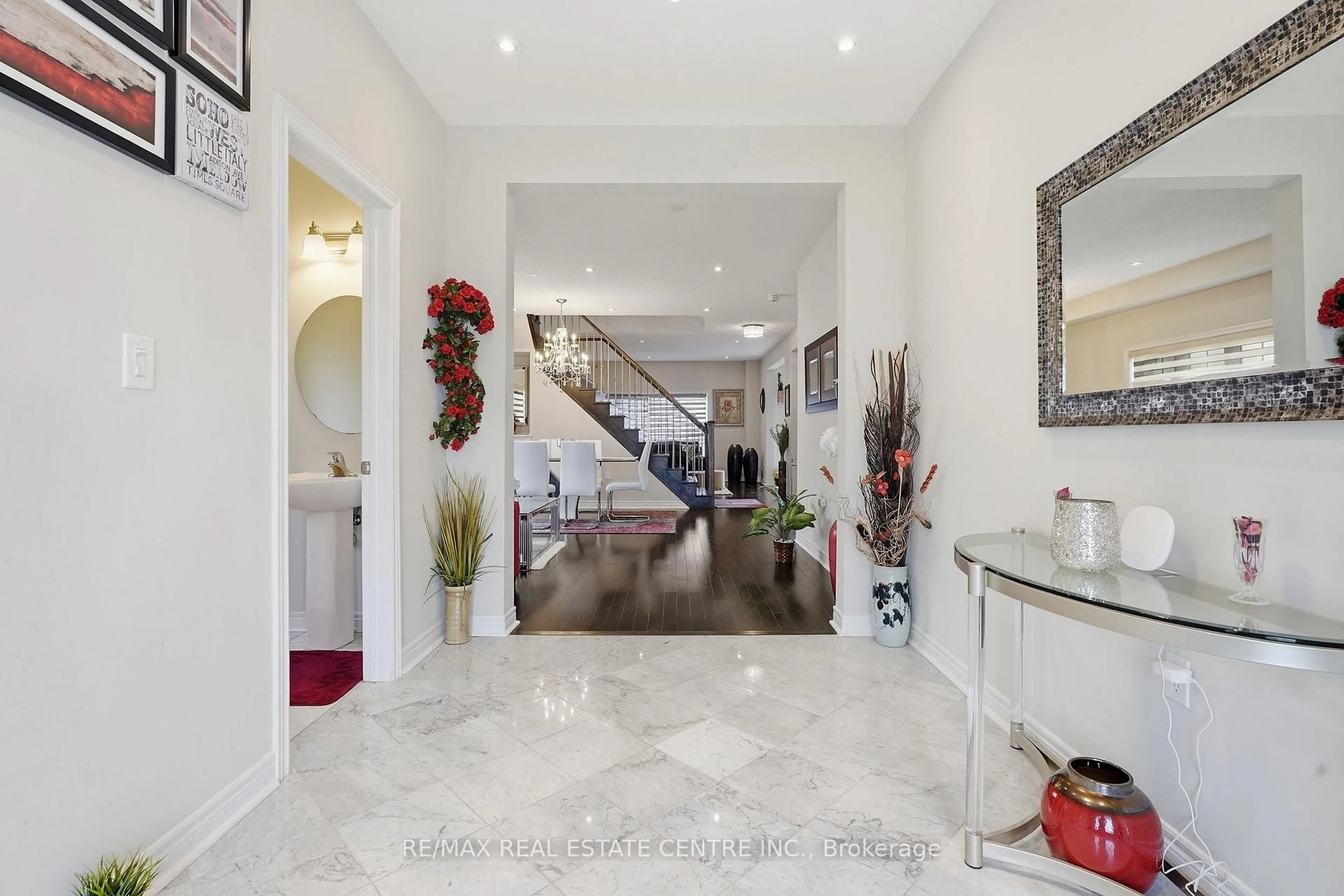 Indoor foyer for 135 Watermill St, Kitchener Ontario N2P 0G4