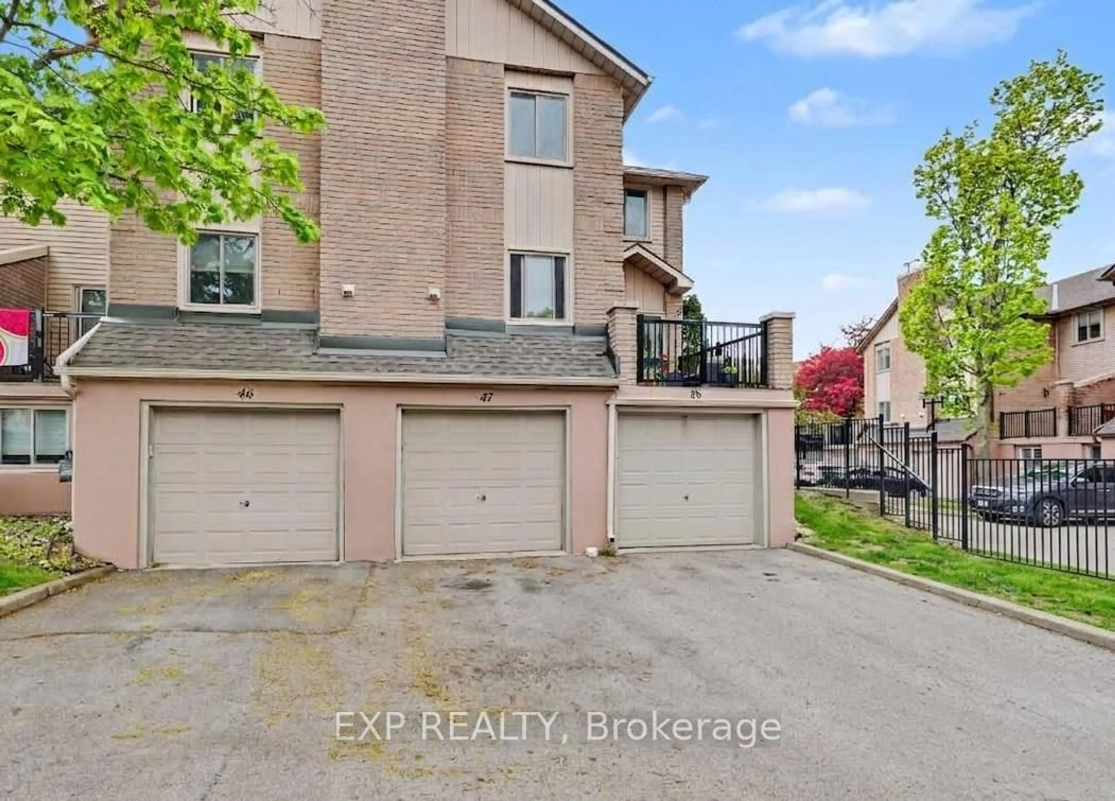 A pic from outside/outdoor area/front of a property/back of a property/a pic from drone, street for 38 Elora Dr #47, Hamilton Ontario L9C 7L6