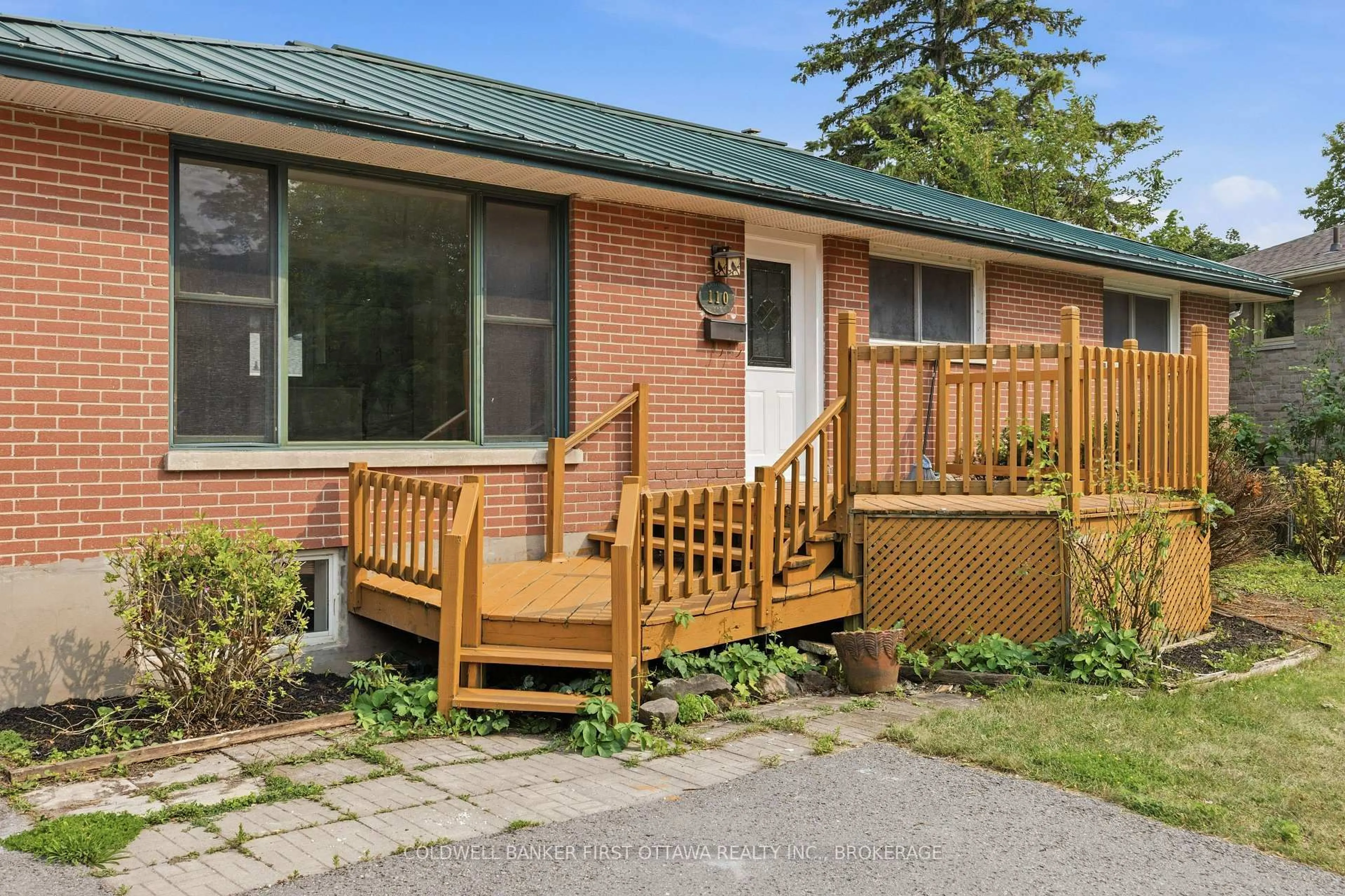 Patio, street for 110 Liddell Cres, Kingston Ontario K7M 2T6