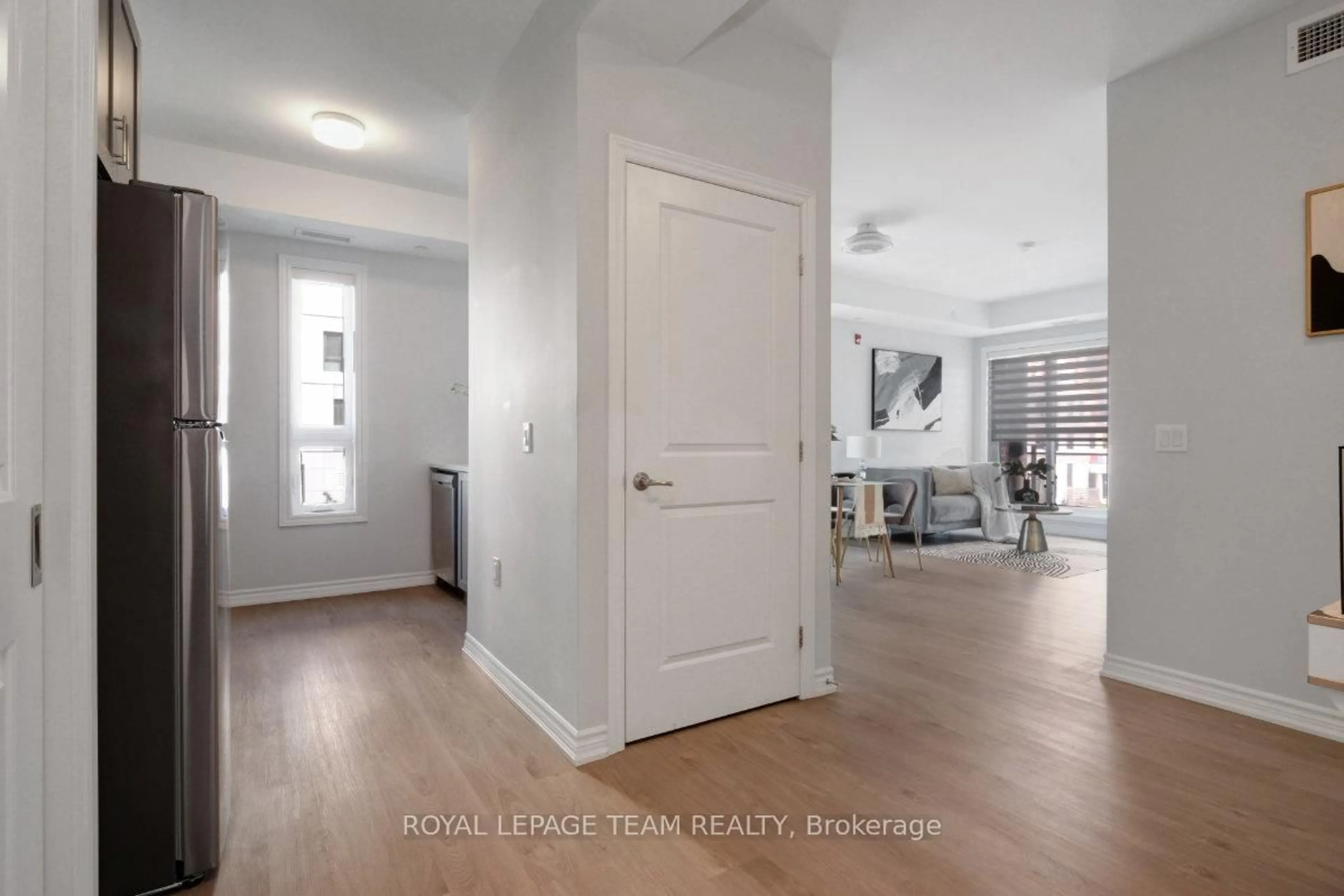 Indoor entryway for 1350 Hemlock Rd #210, Ottawa Ontario K1K 5C2