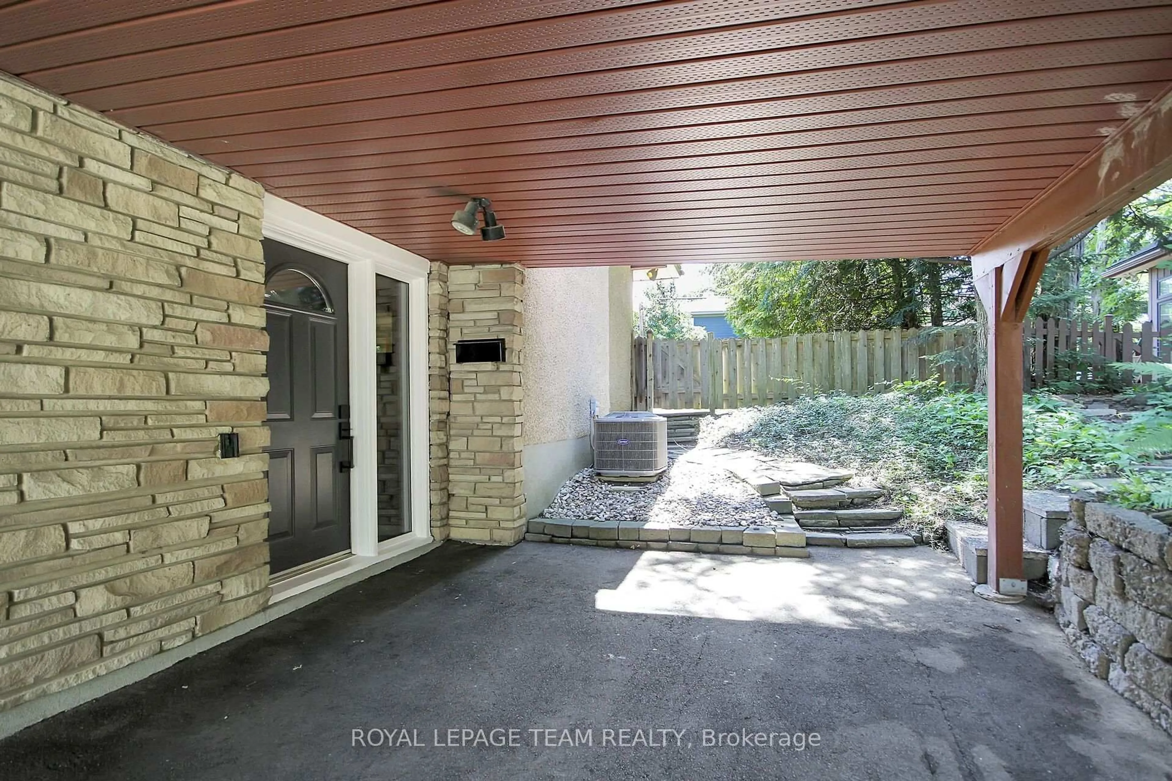 Unknown for 496 Bloor Ave, Ottawa Ontario K1G 0V3