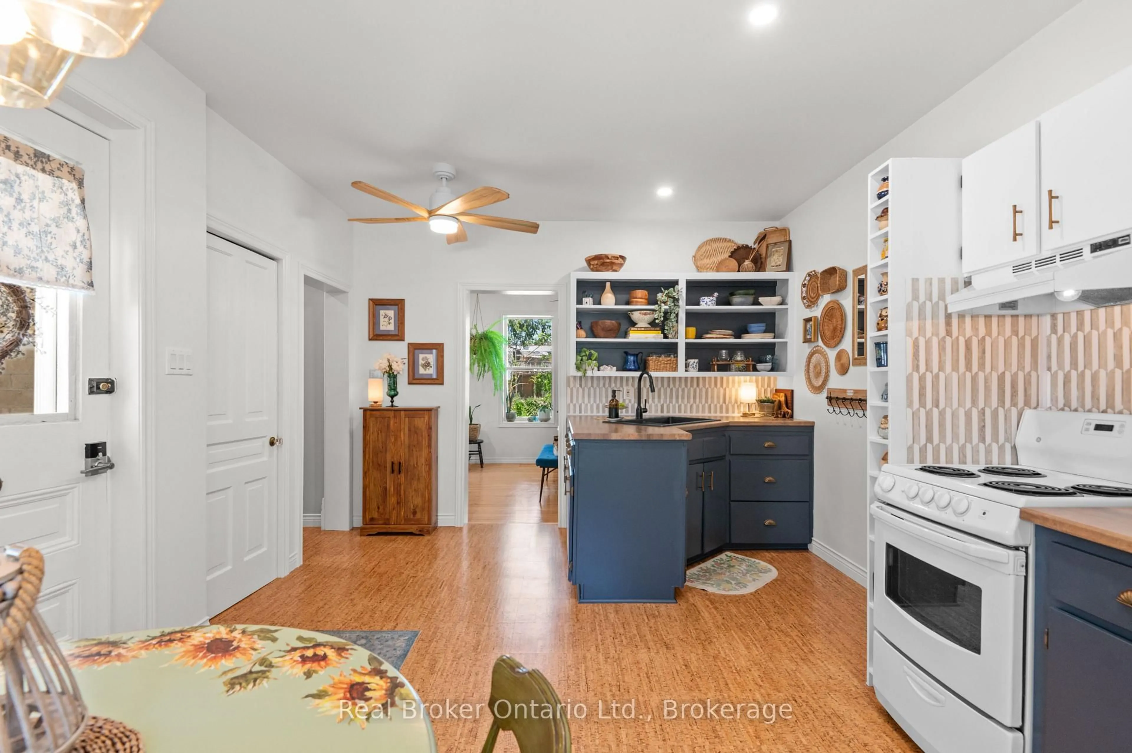 Open concept kitchen, unknown for 677 Garafraxa St, West Grey Ontario N0G 1R0