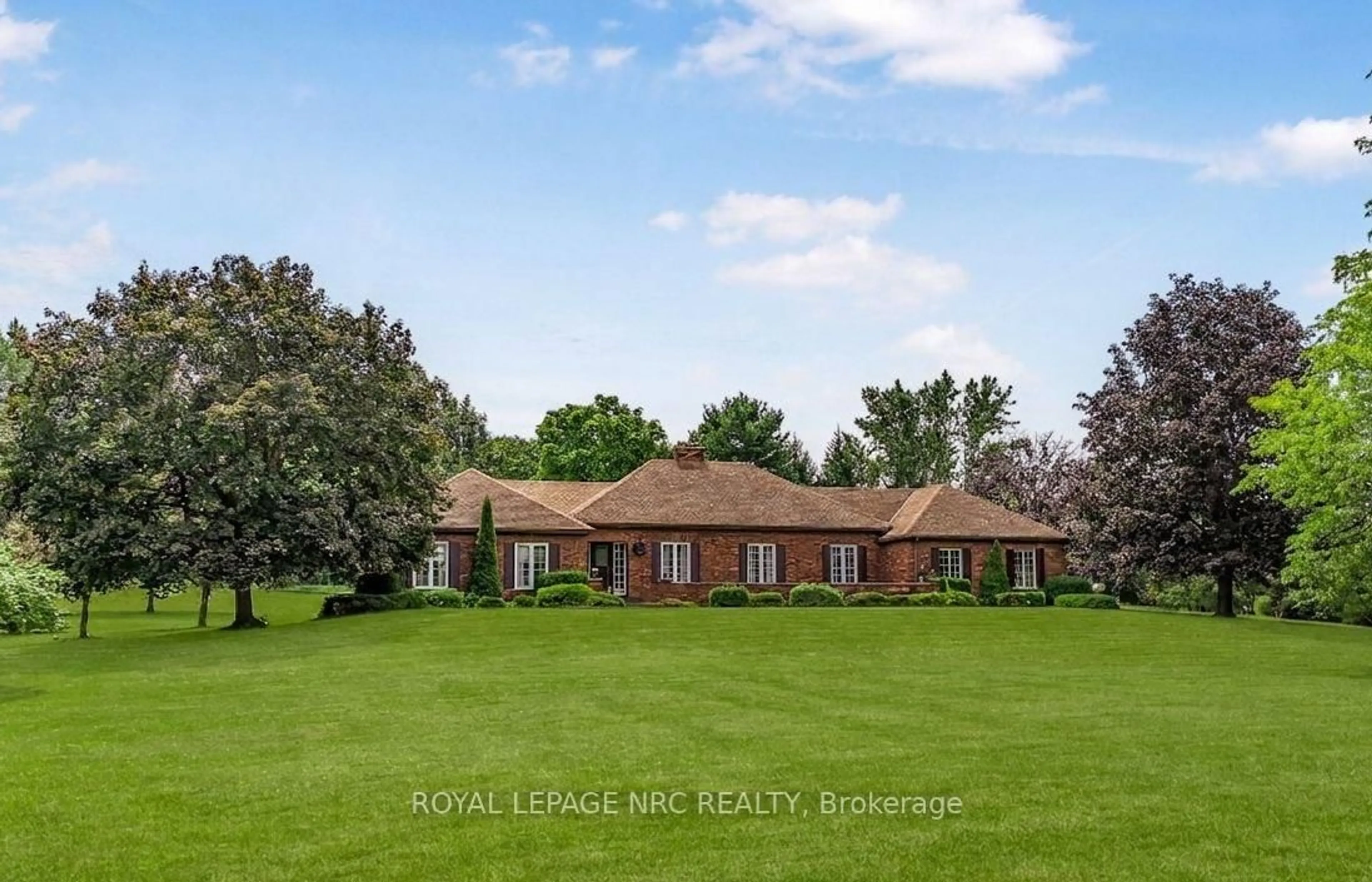 A pic from outside/outdoor area/front of a property/back of a property/a pic from drone, water/lake/river/ocean view for 263 Warner Rd, Niagara-on-the-Lake Ontario L0S 1J0