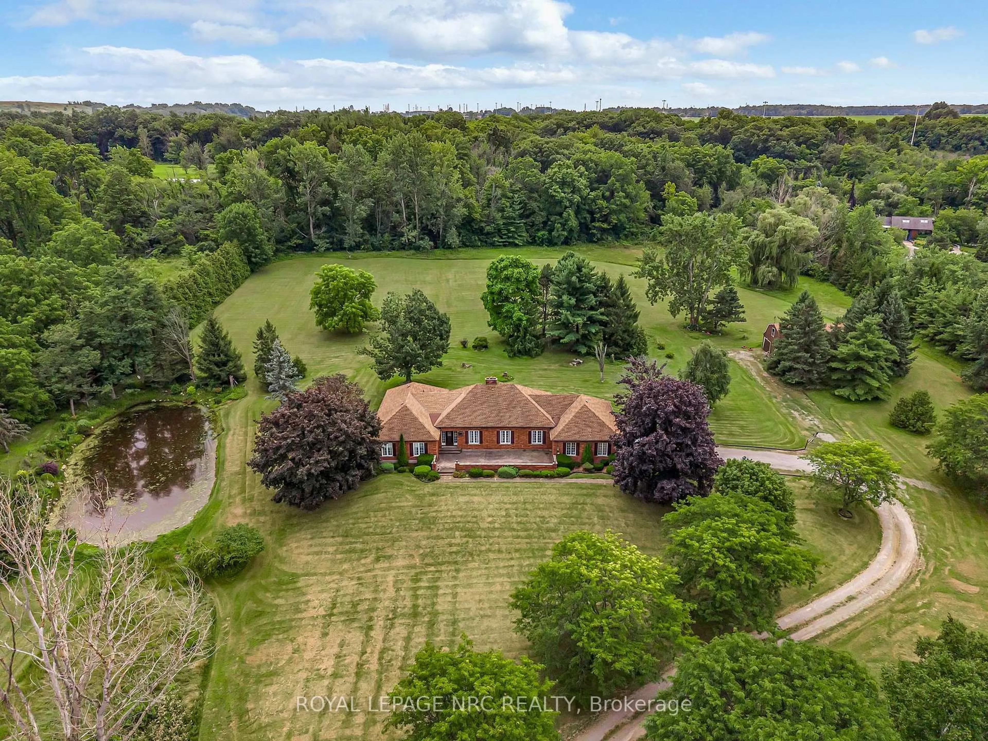 A pic from outside/outdoor area/front of a property/back of a property/a pic from drone, forest/trees view for 263 Warner Rd, Niagara-on-the-Lake Ontario L0S 1J0