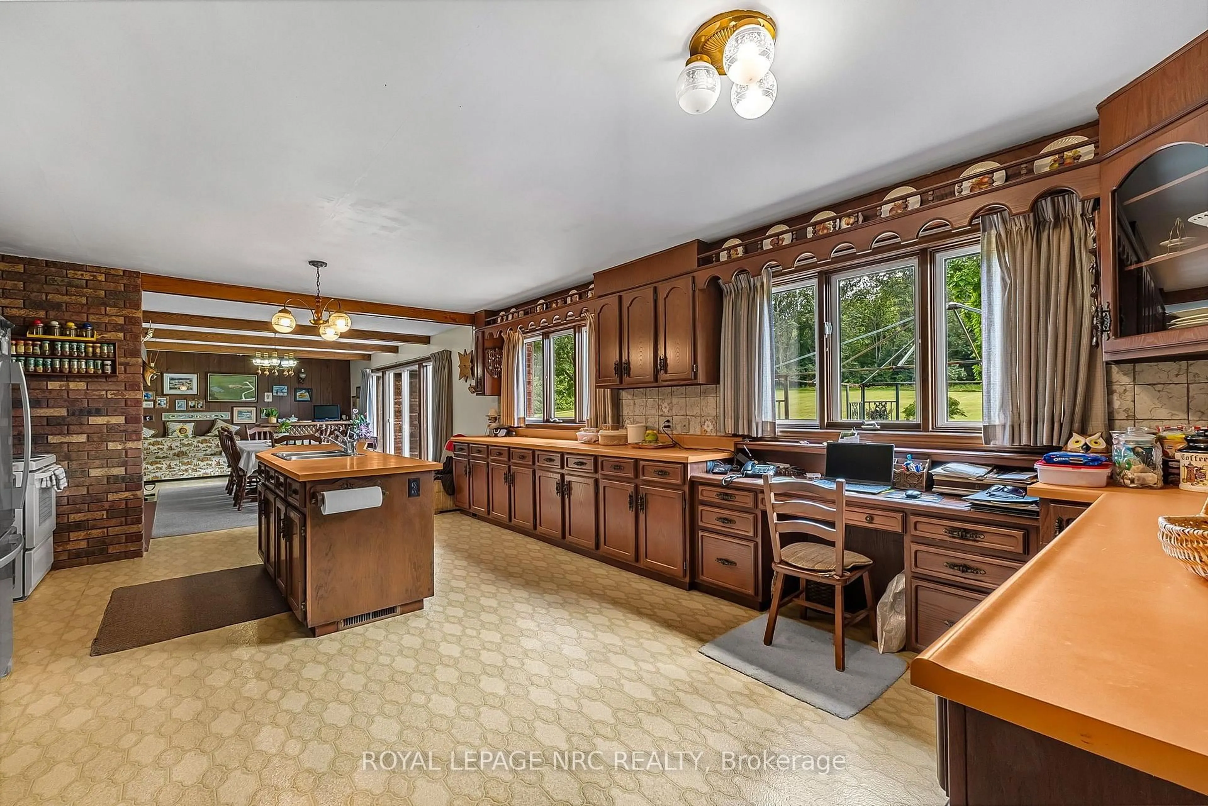 Open concept kitchen, ceramic/tile floor for 263 Warner Rd, Niagara-on-the-Lake Ontario L0S 1J0