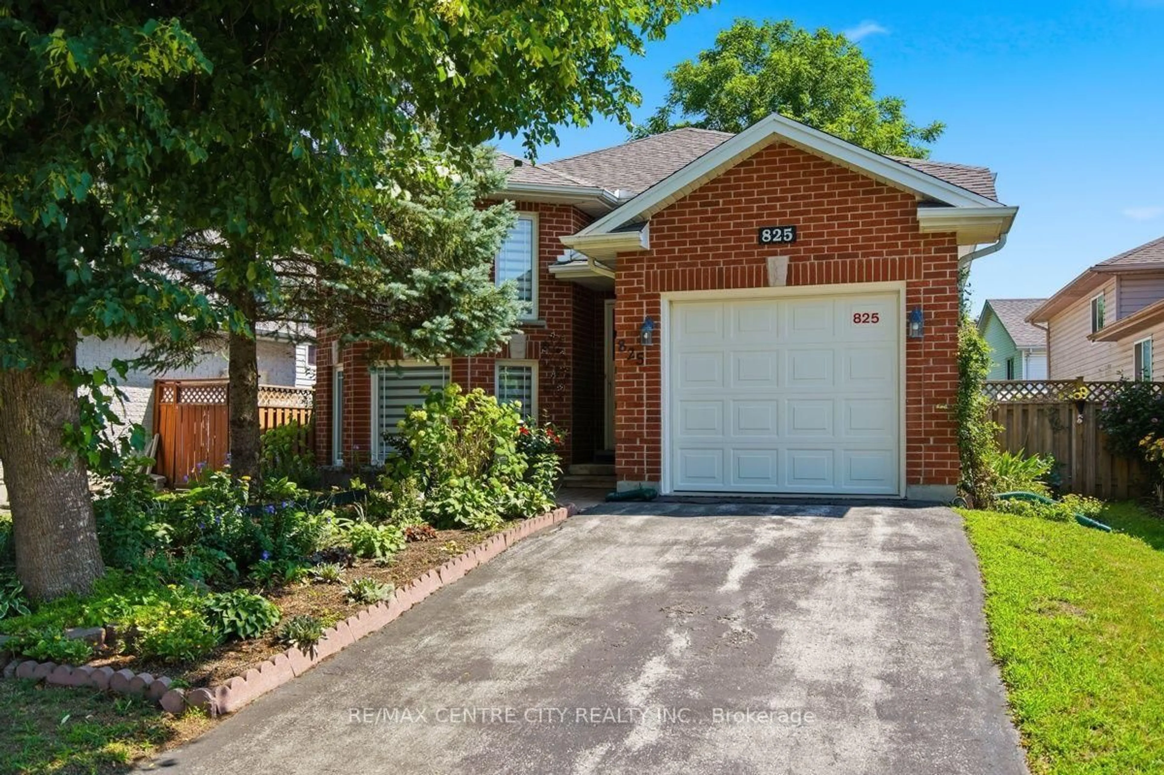 Home with brick exterior material, street for 825 Railton Ave, London East Ontario N5V 4W7