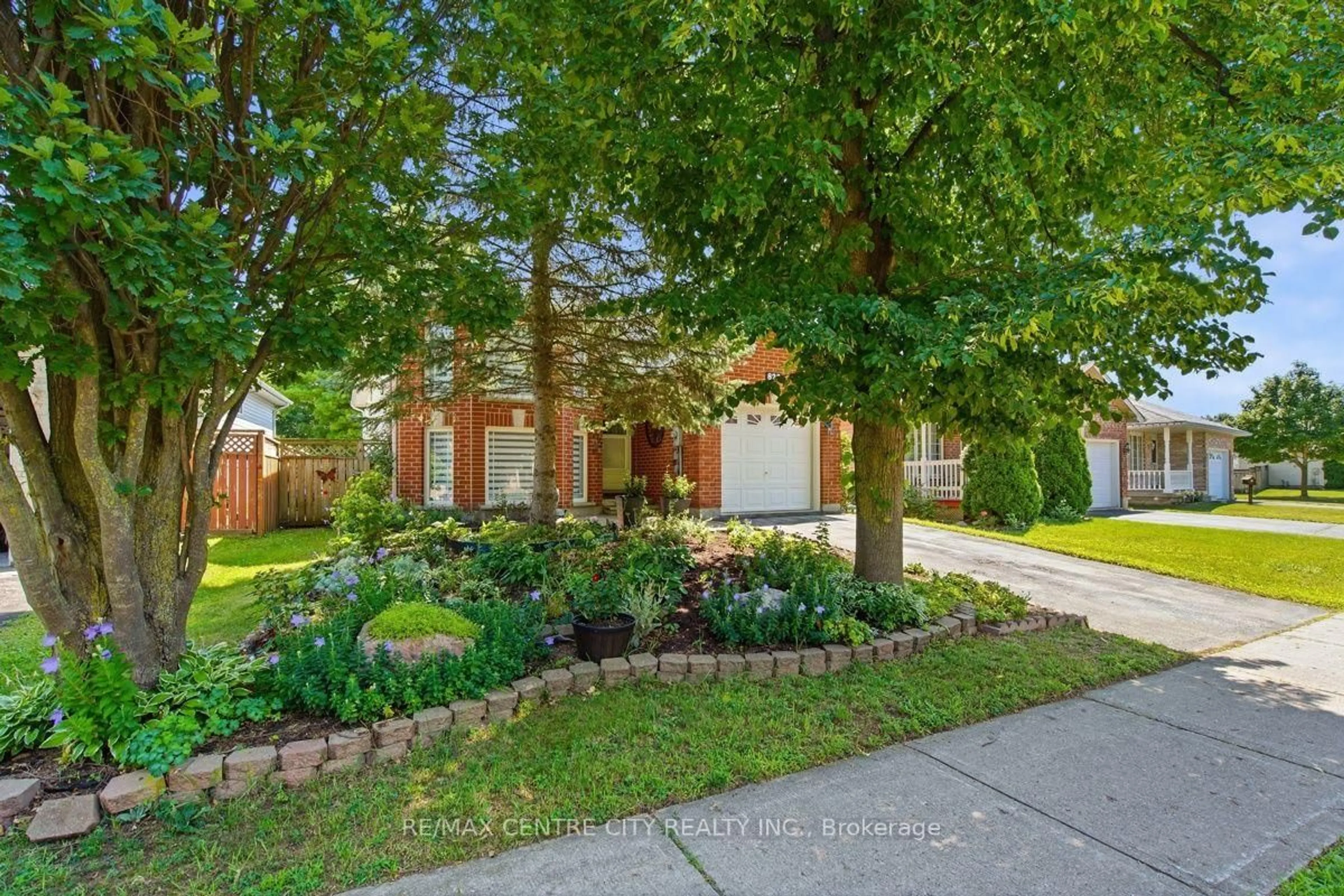 Home with brick exterior material, street for 825 Railton Ave, London East Ontario N5V 4W7
