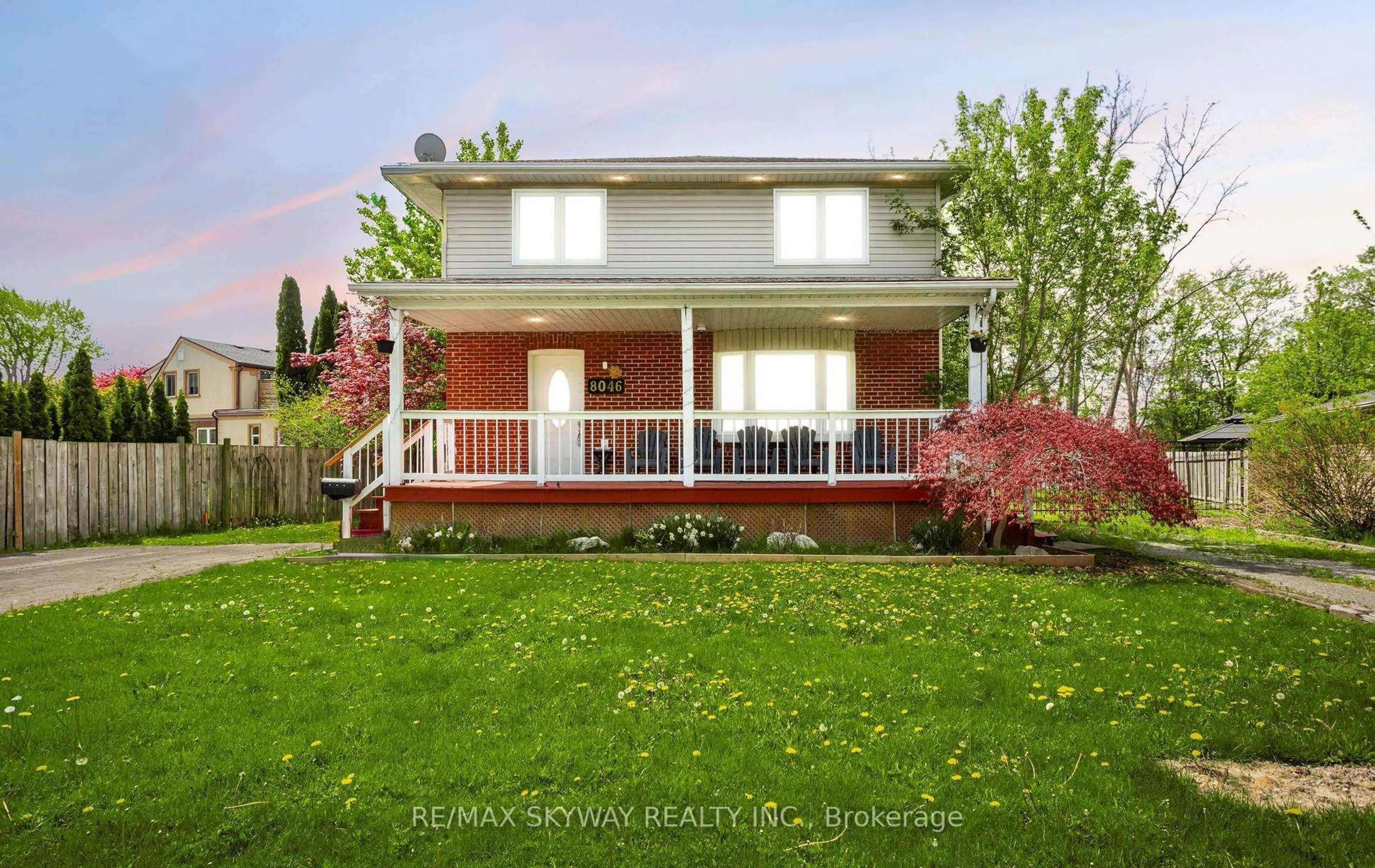 Home with vinyl exterior material, street for 8046 Beaverdams Rd, Niagara Falls Ontario L2H 1R8